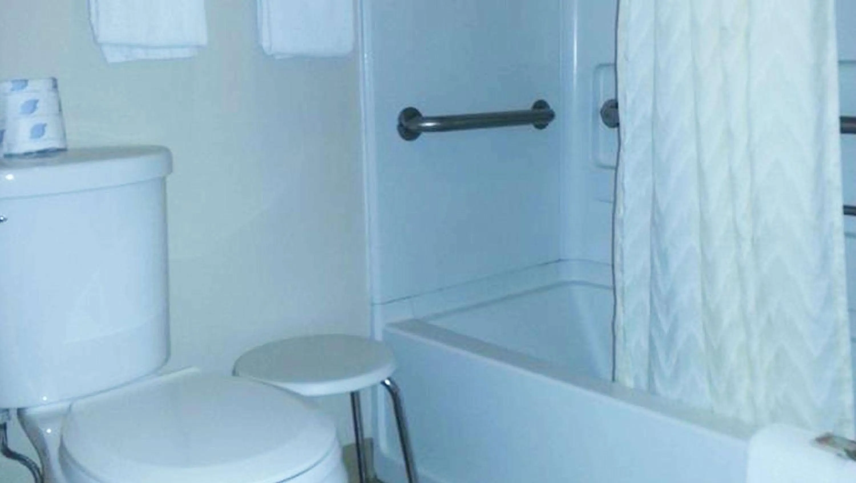 Bathroom in Stratford Motor Inn East Ellijay