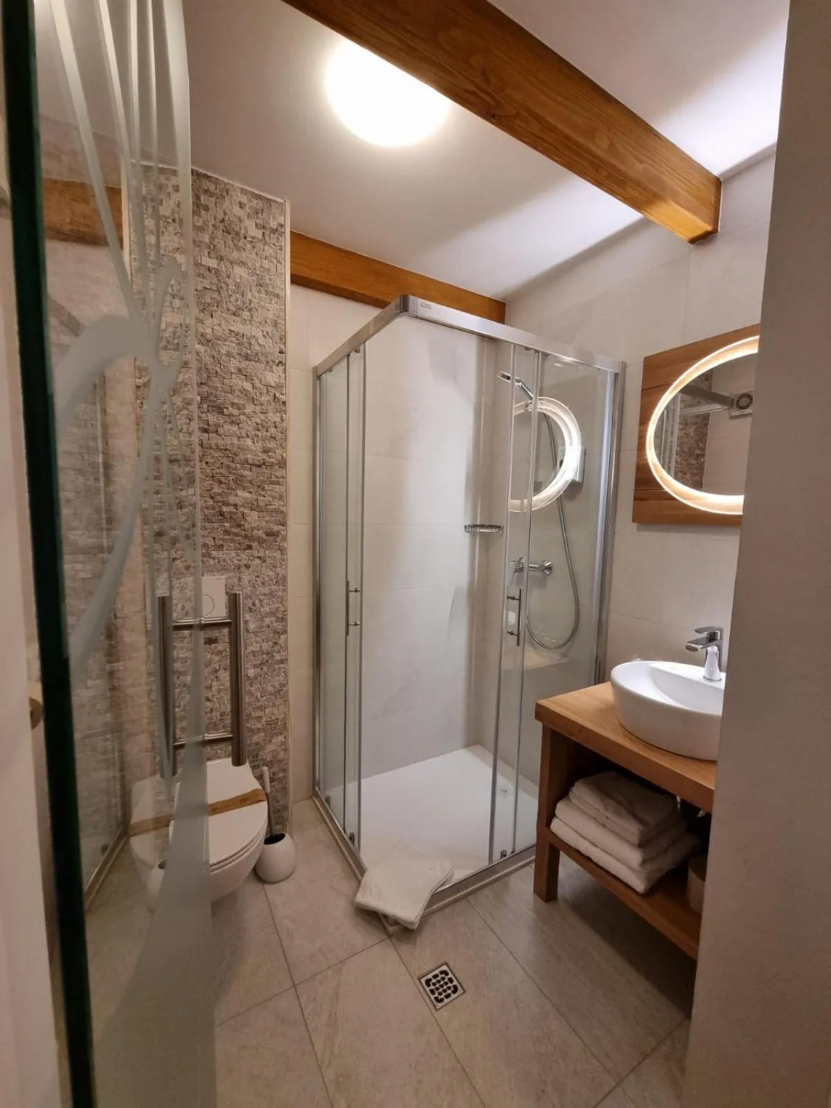 Toilet in Art Hotel Kristal