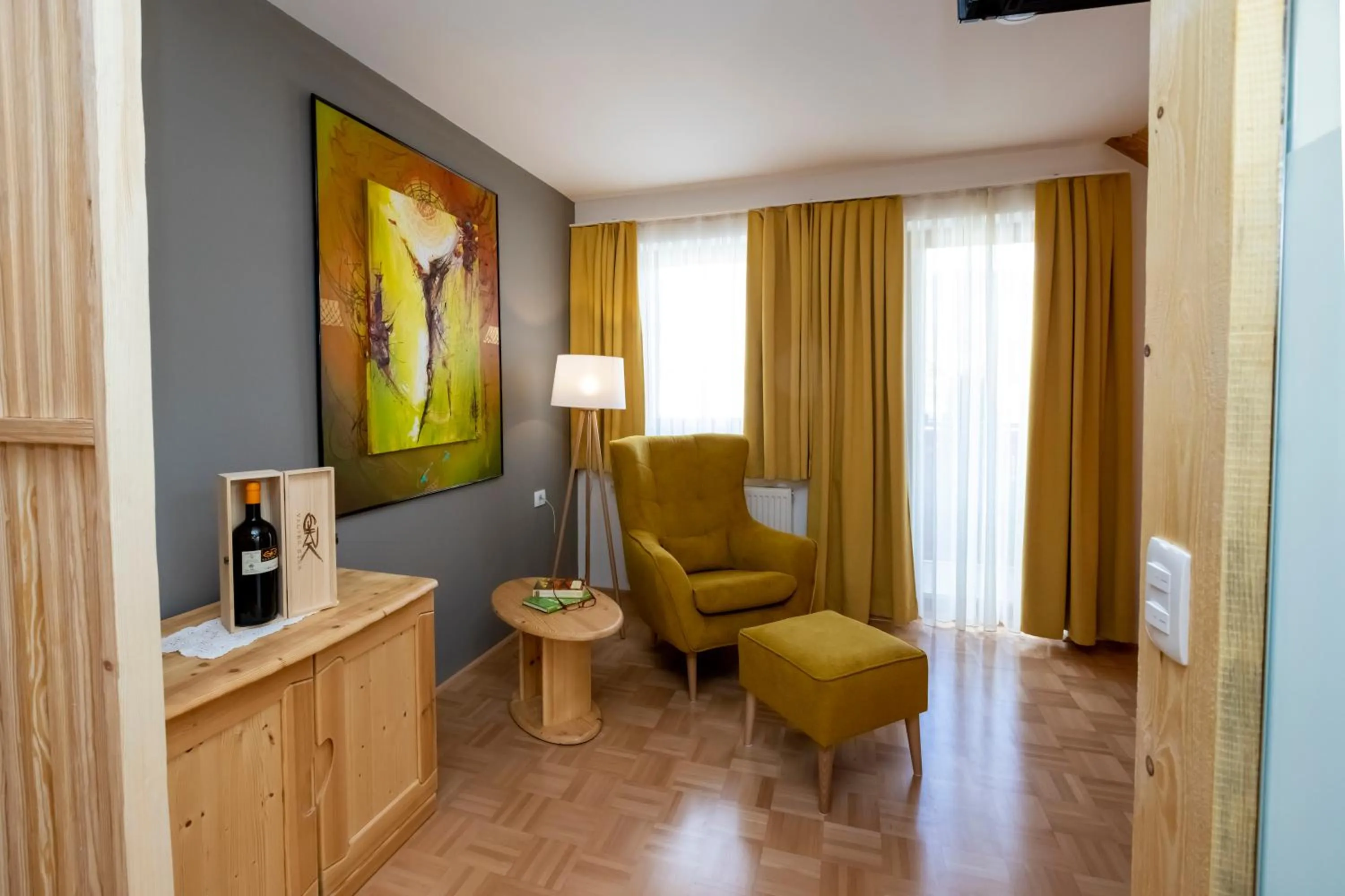 Communal lounge/ TV room in Art Hotel Kristal