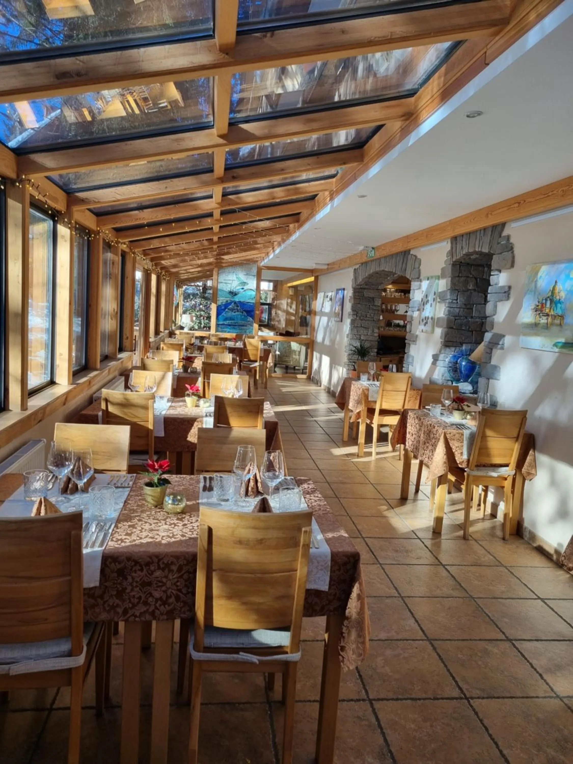 Restaurant/places to eat in Art Hotel Kristal