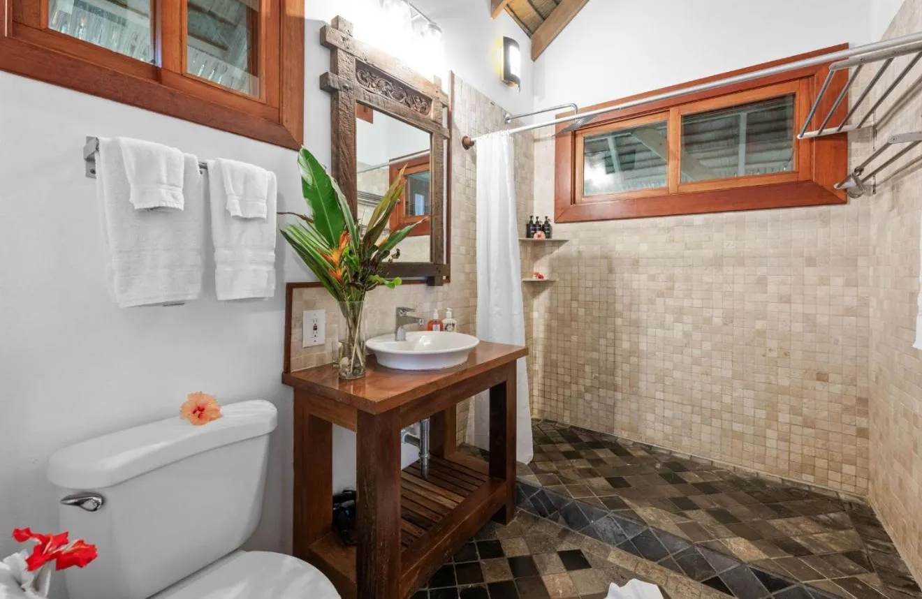 Shower in Copa De Arbol Beach & Rainforest Resort