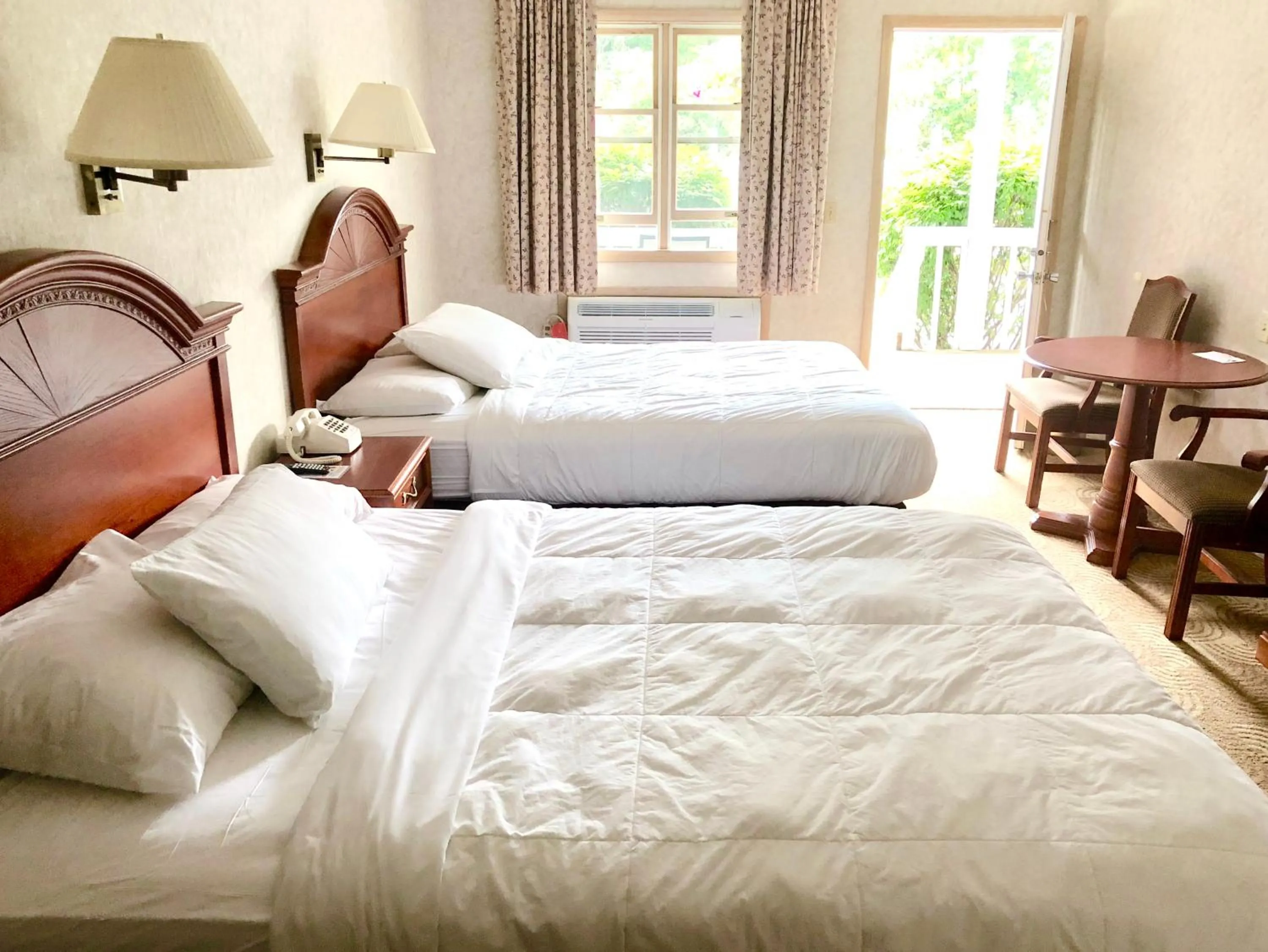 Bed in Lyn Aire Motel - Lake George