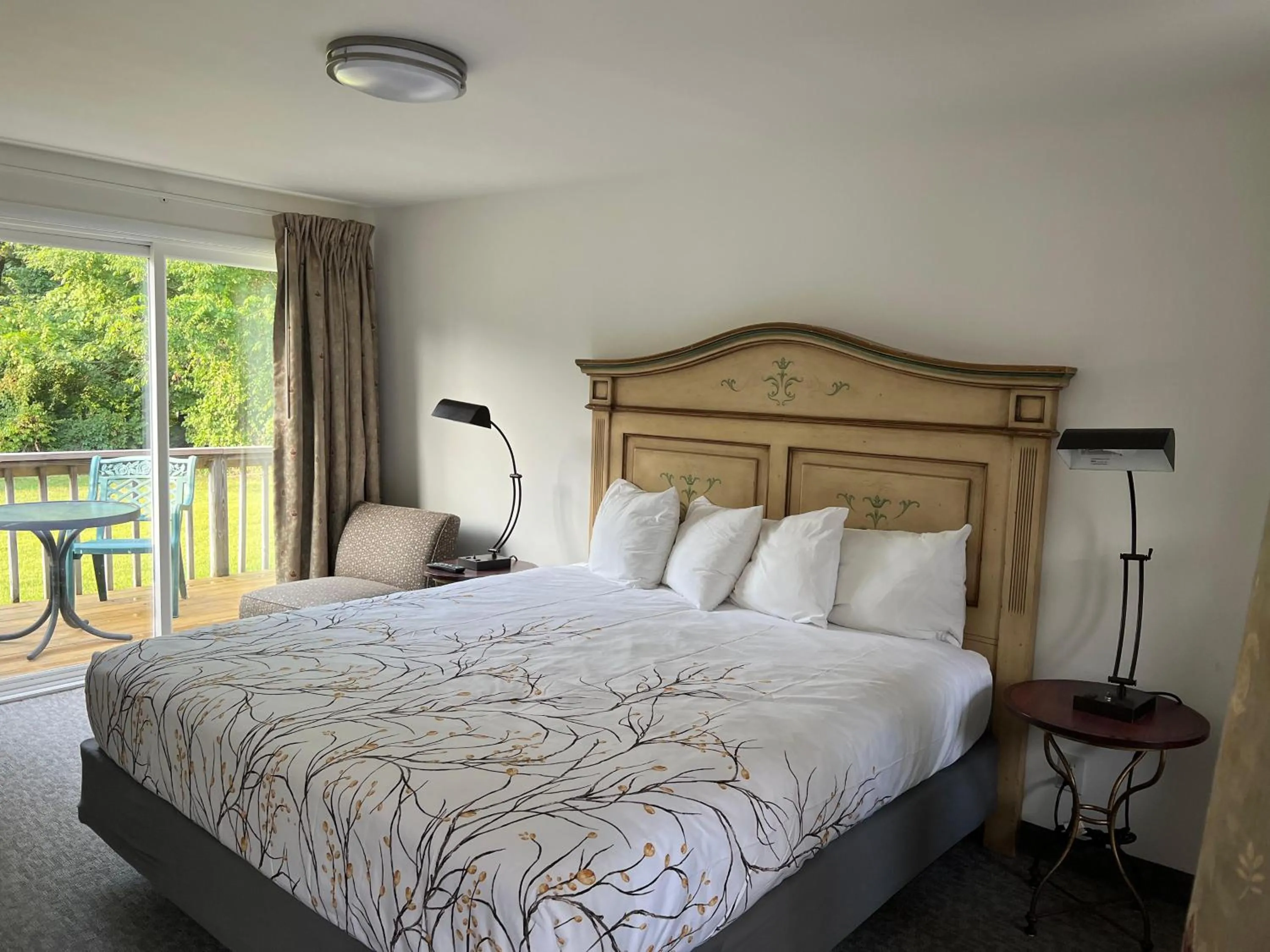 Bed in Lyn Aire Motel - Lake George