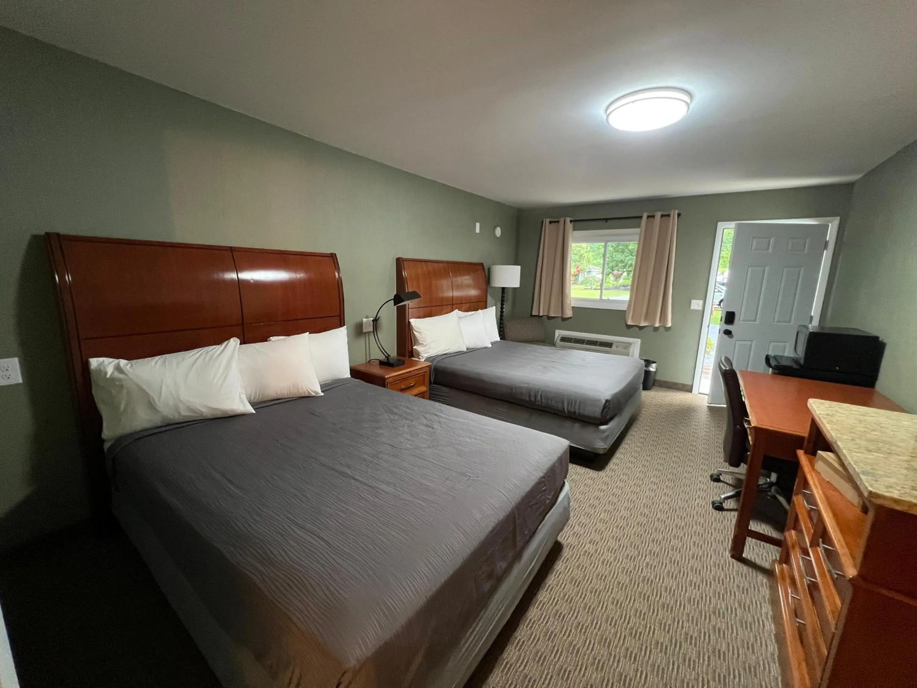 Bed in Lyn Aire Motel - Lake George