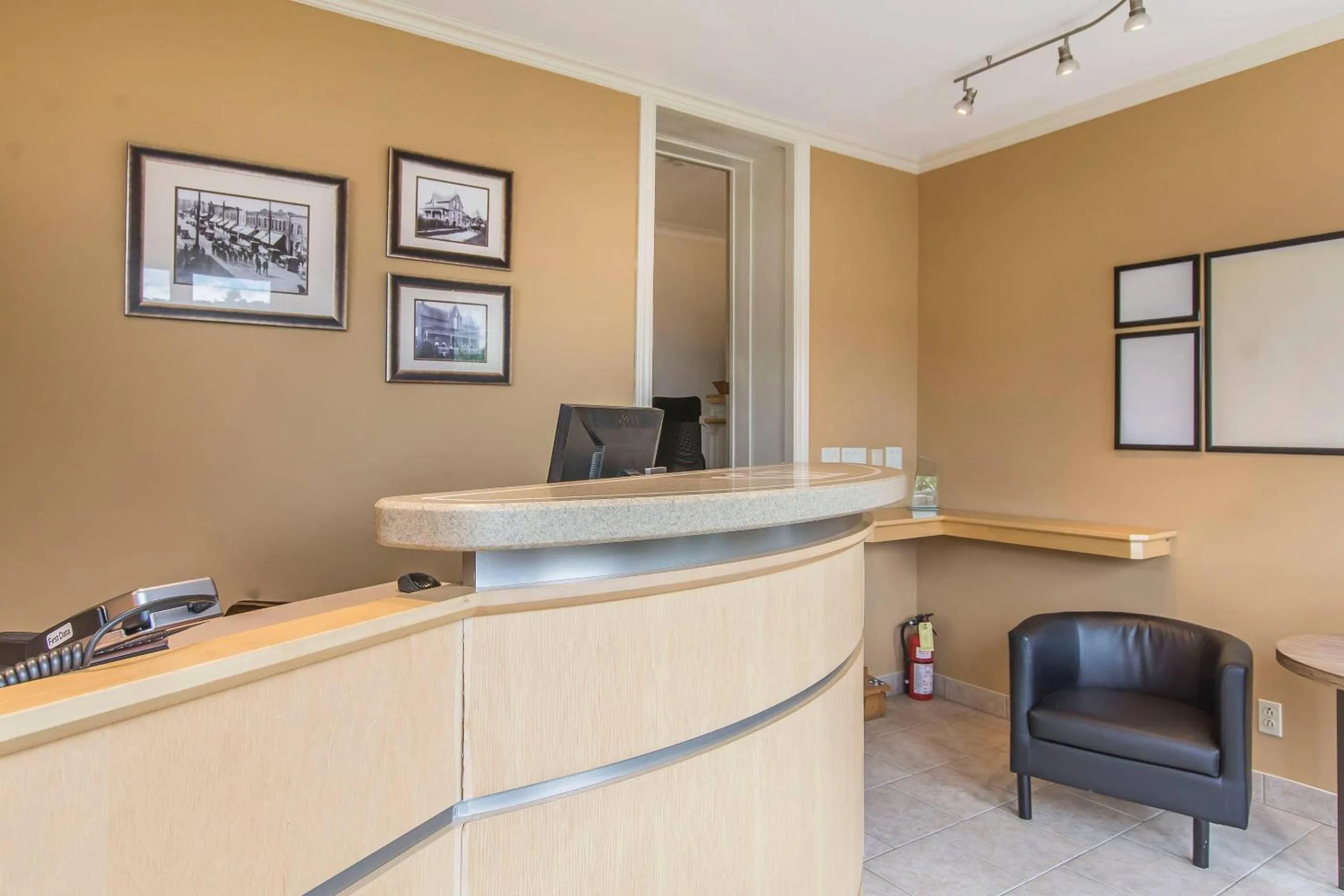 Lobby or reception in Rodeway Inn King William