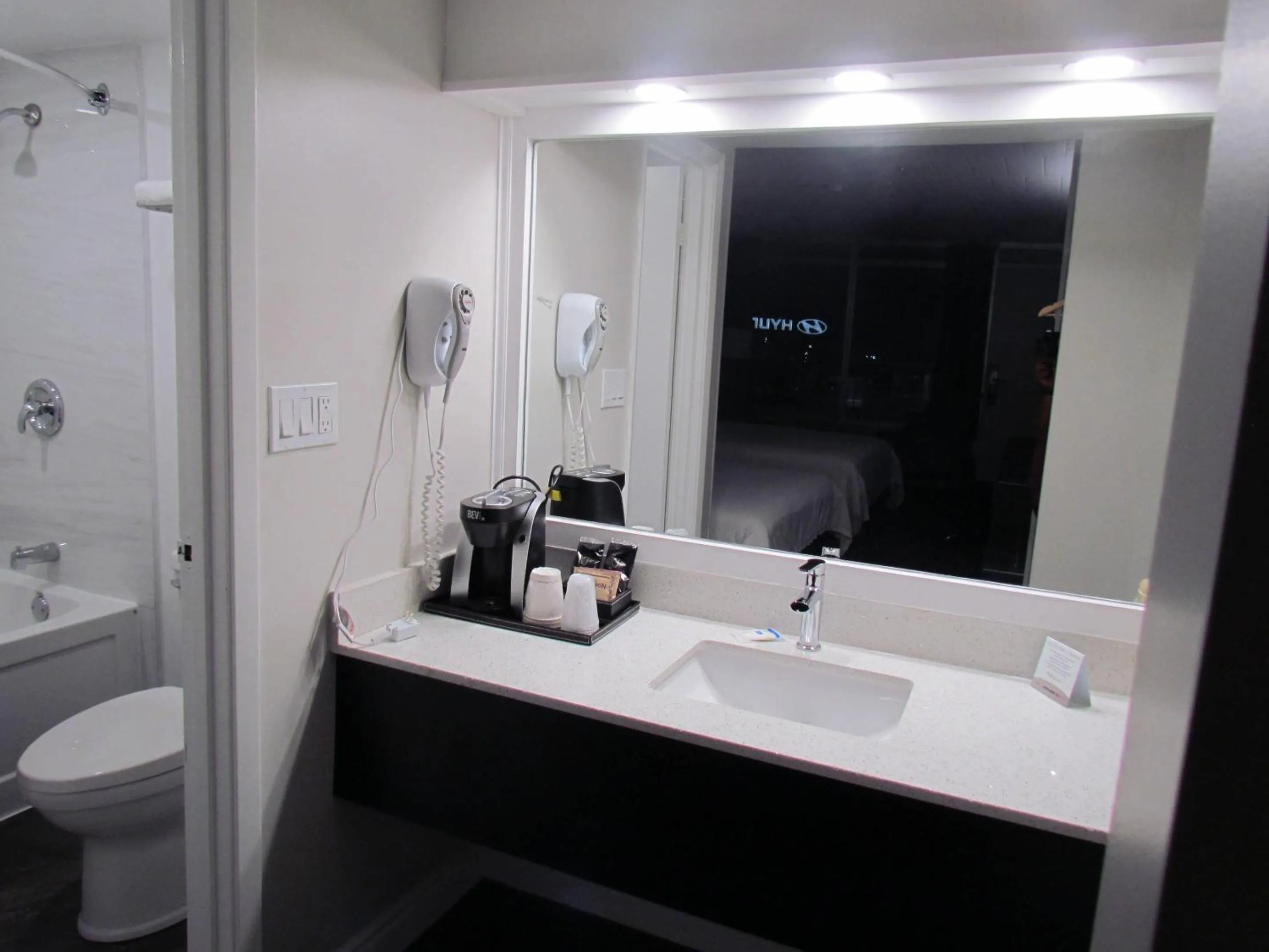 Bedroom in Rodeway Inn King William