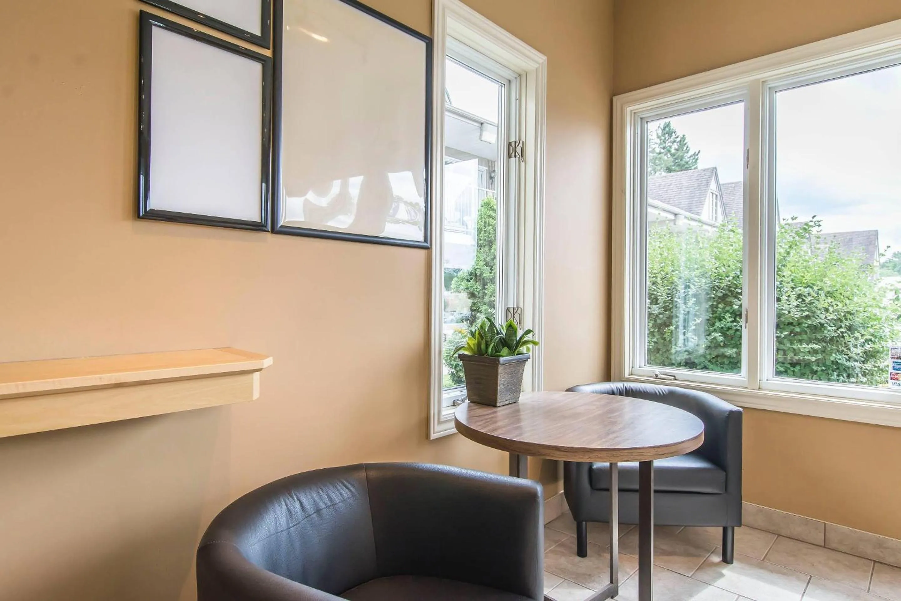 Lobby or reception in Rodeway Inn King William