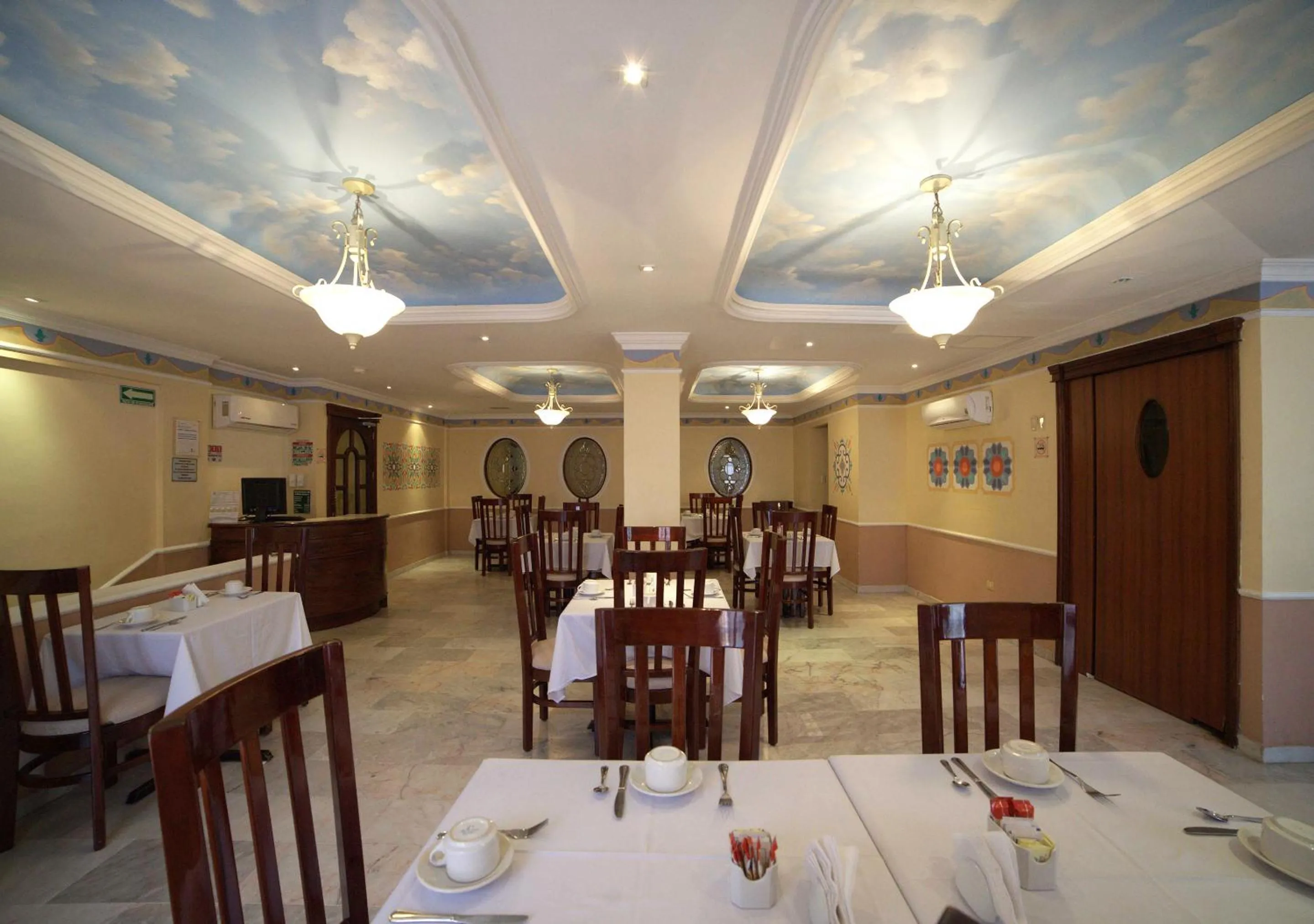 Restaurant/places to eat in Hotel Francis Drake