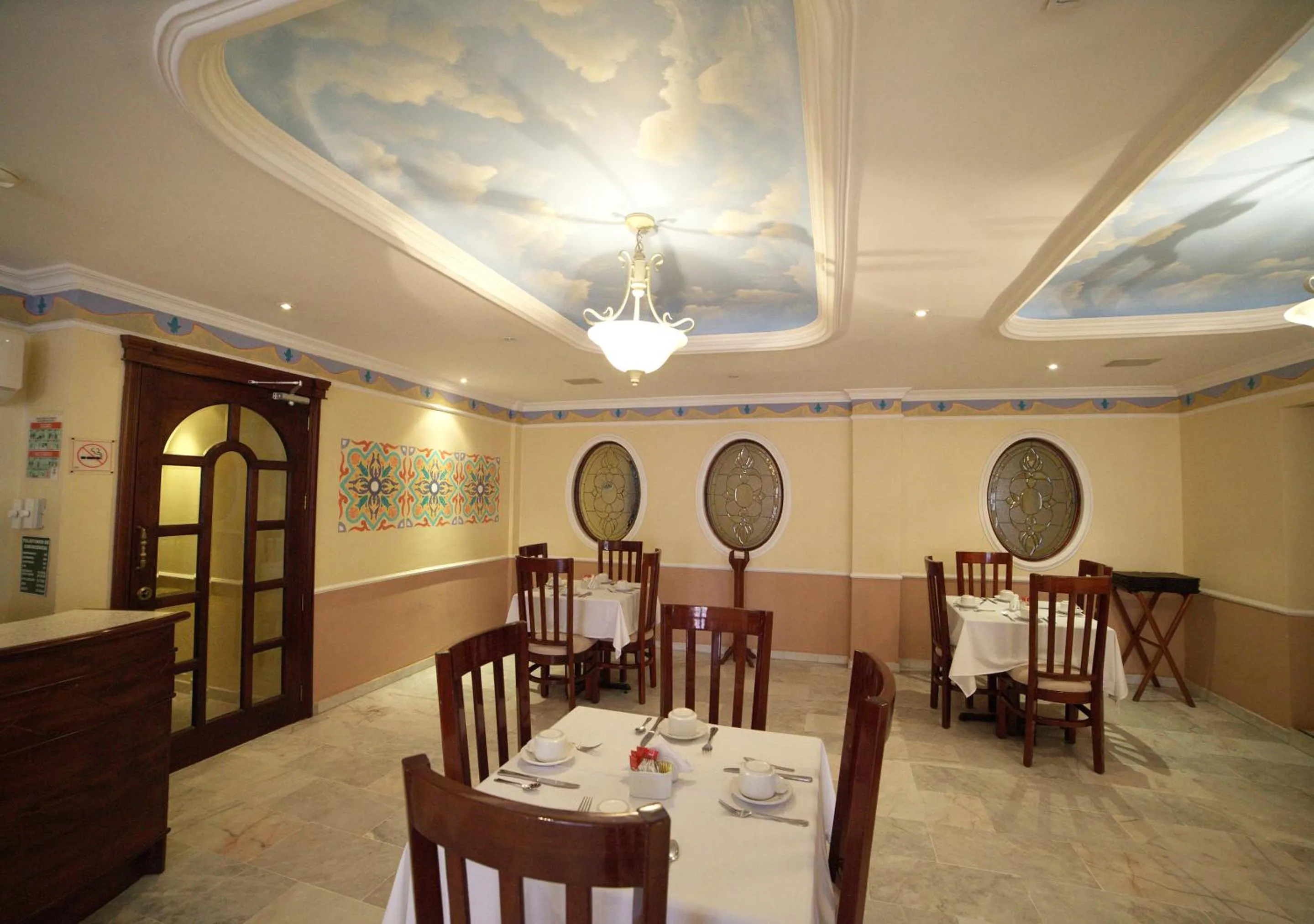 Restaurant/places to eat in Hotel Francis Drake