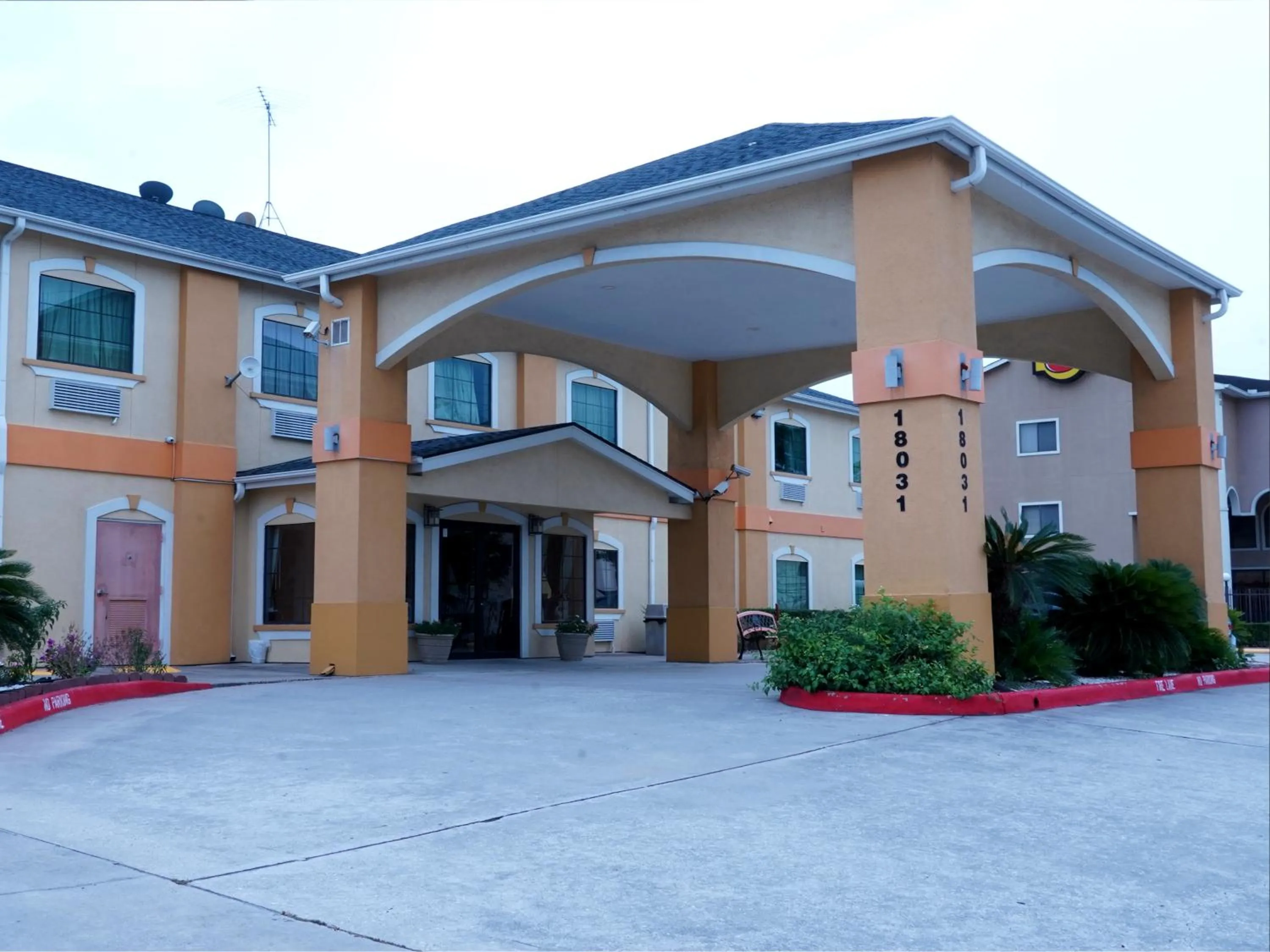 Property building in Americas Best Value Inn and Suites Bush International Airport