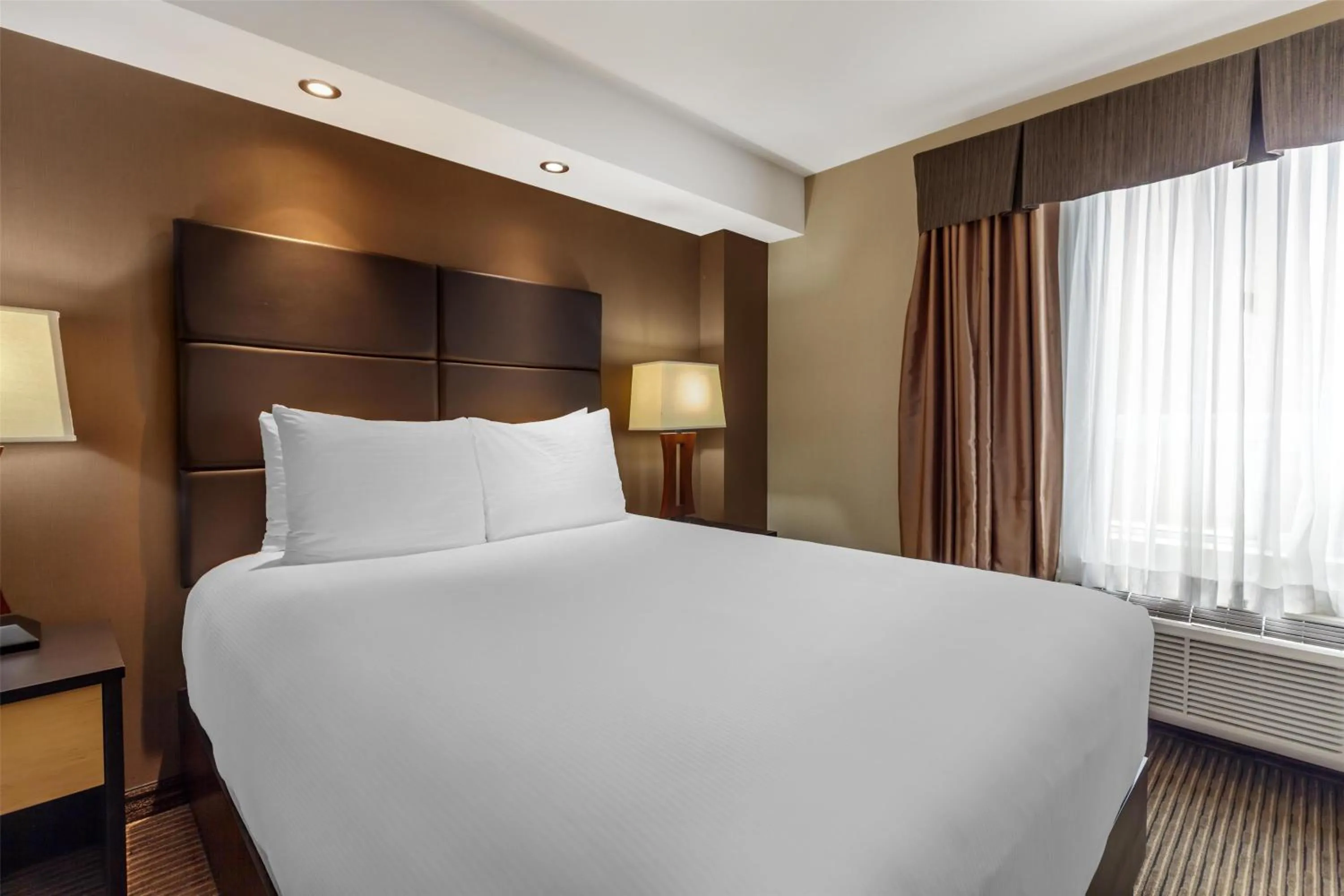 Bedroom, Bed in Best Western Cold Lake Inn