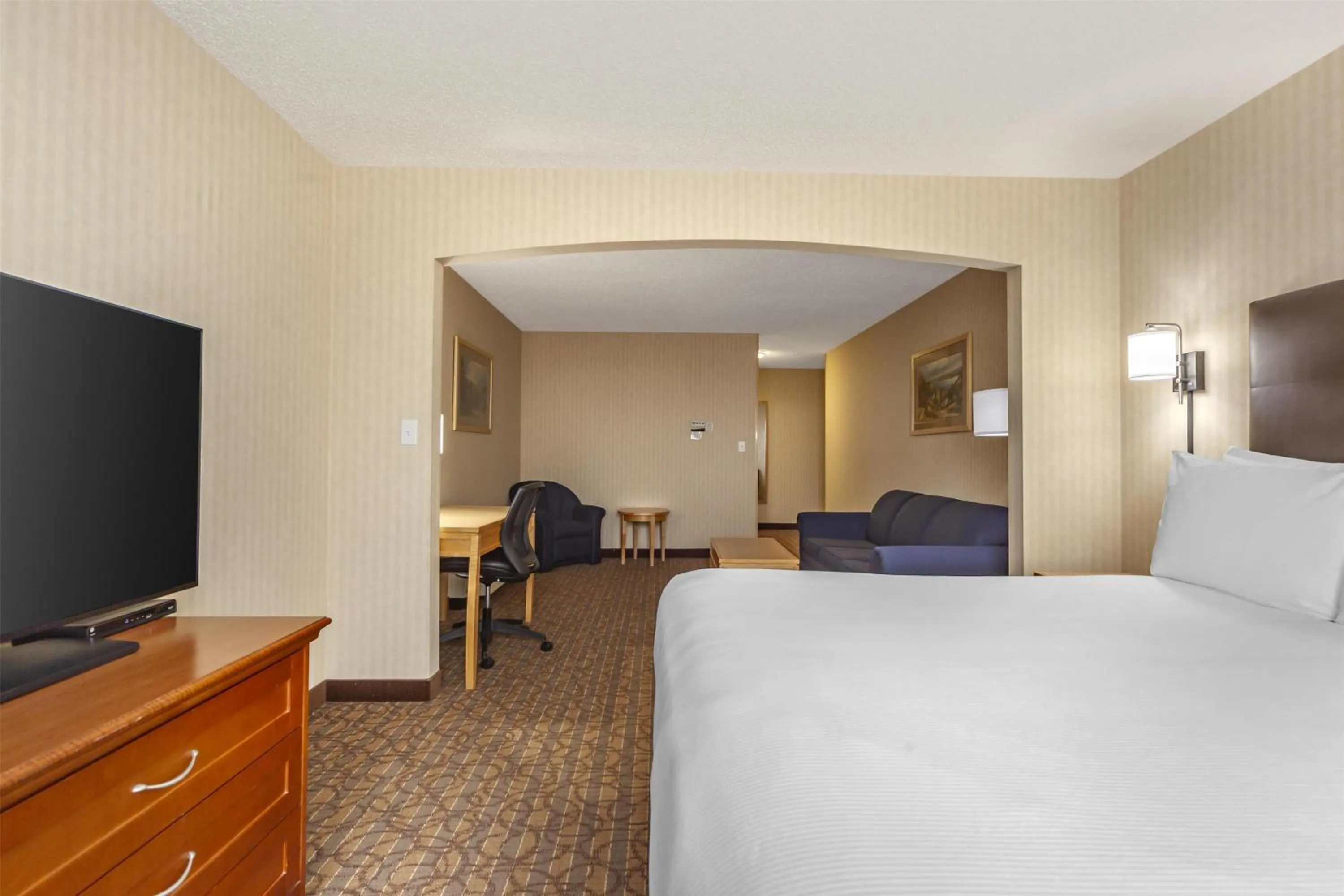 Bedroom, Bed in Best Western Cold Lake Inn