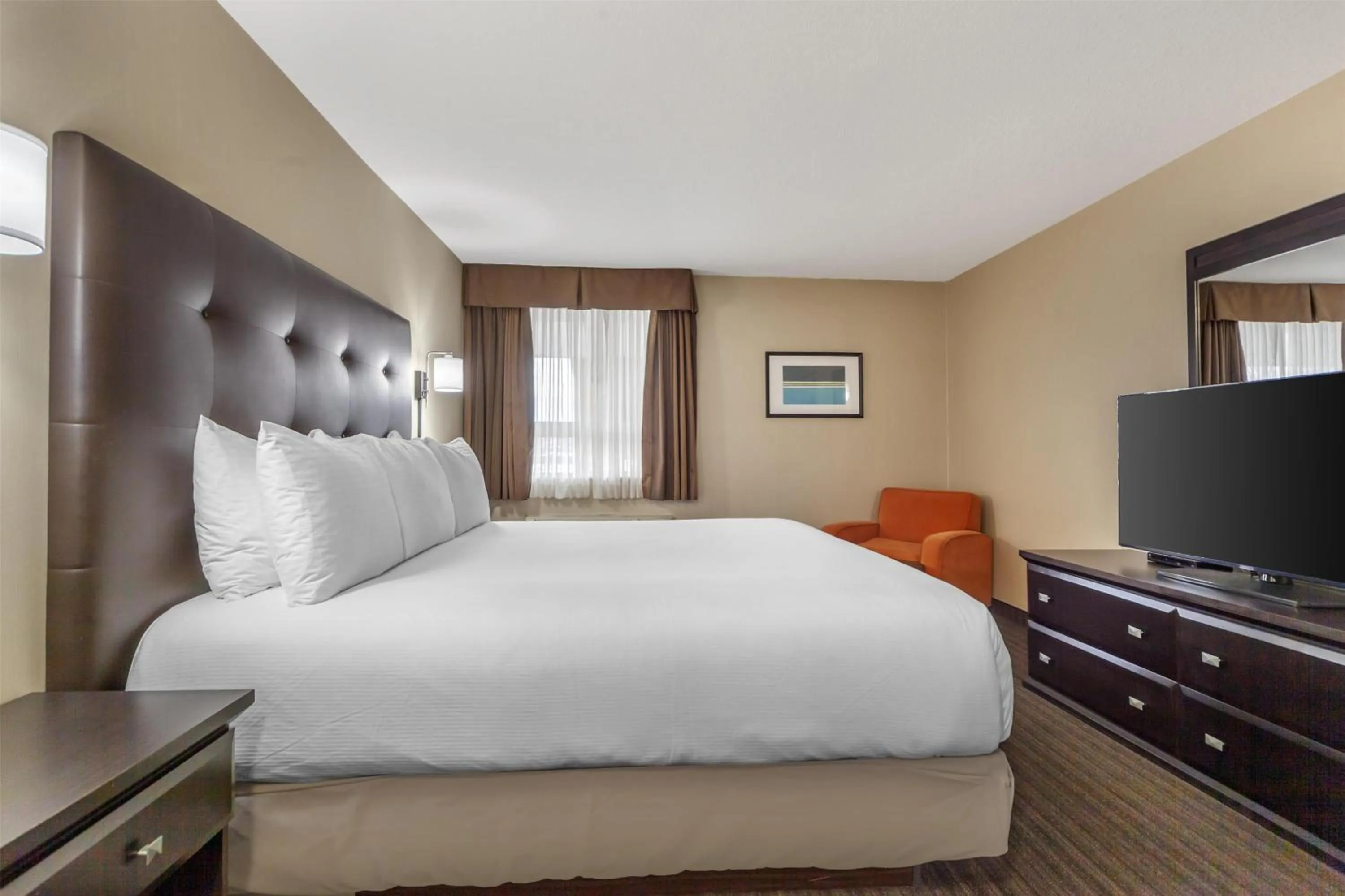 Bedroom, Bed in Best Western Cold Lake Inn