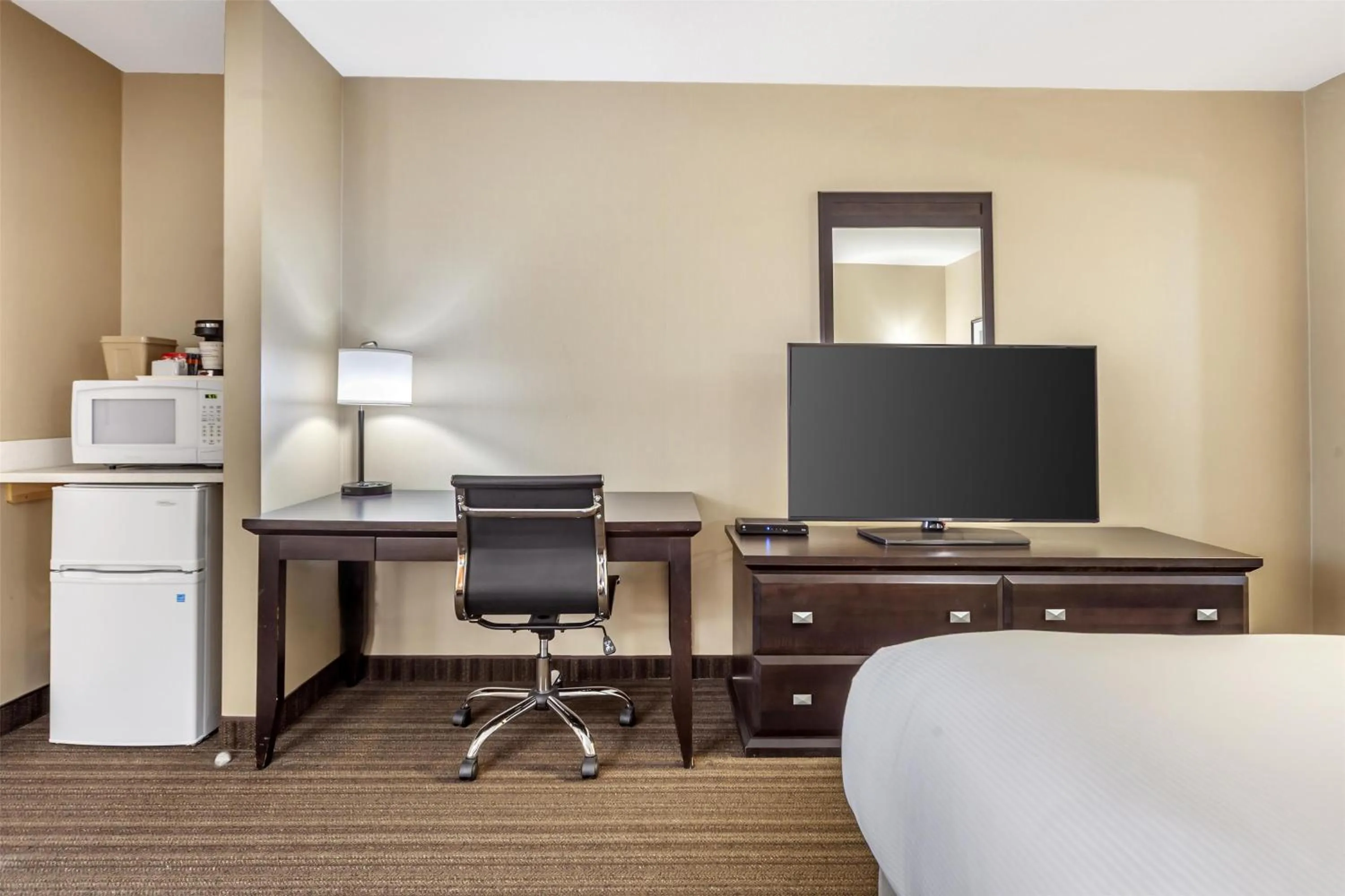 Bedroom, Bed in Best Western Cold Lake Inn