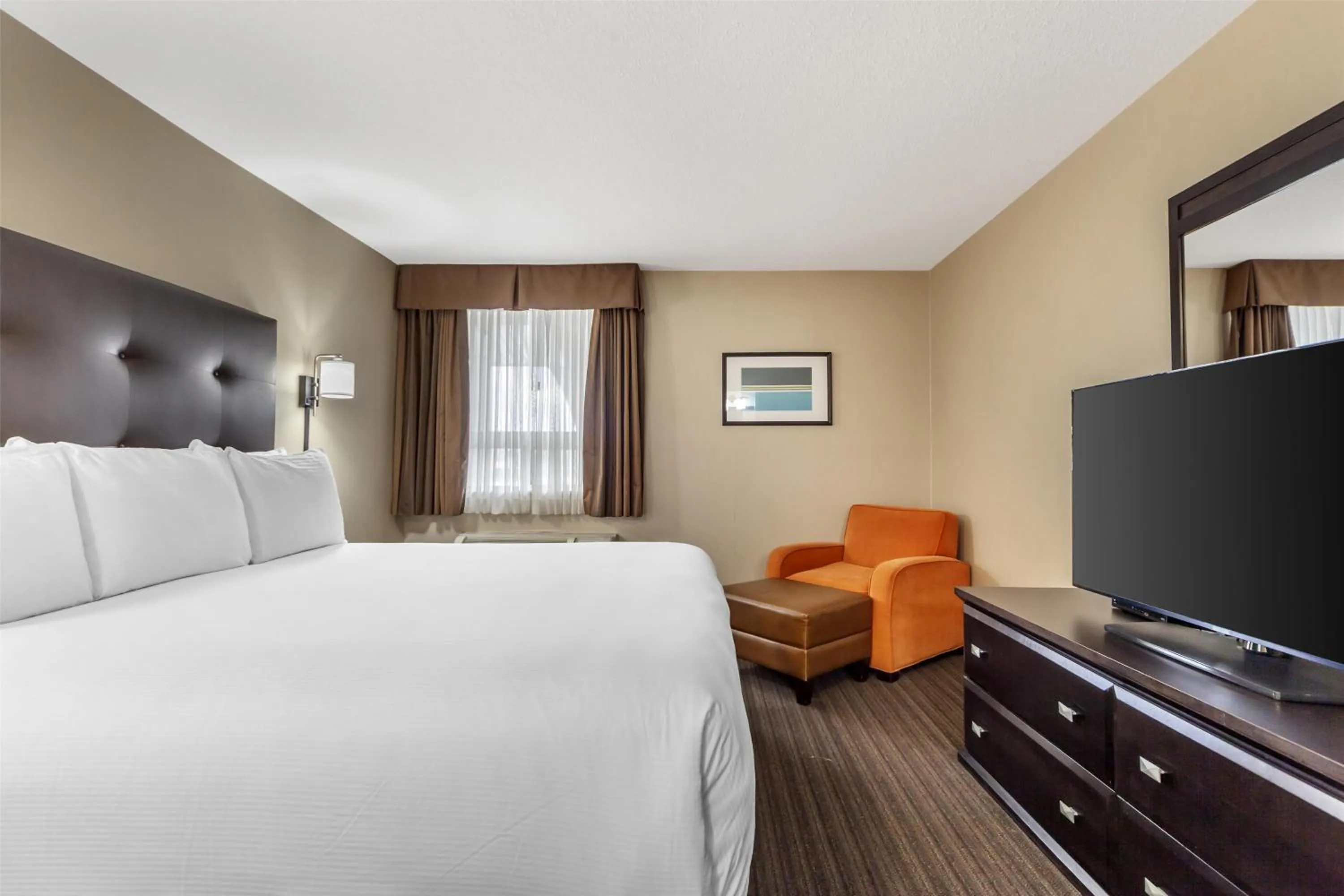 Bedroom, Bed in Best Western Cold Lake Inn