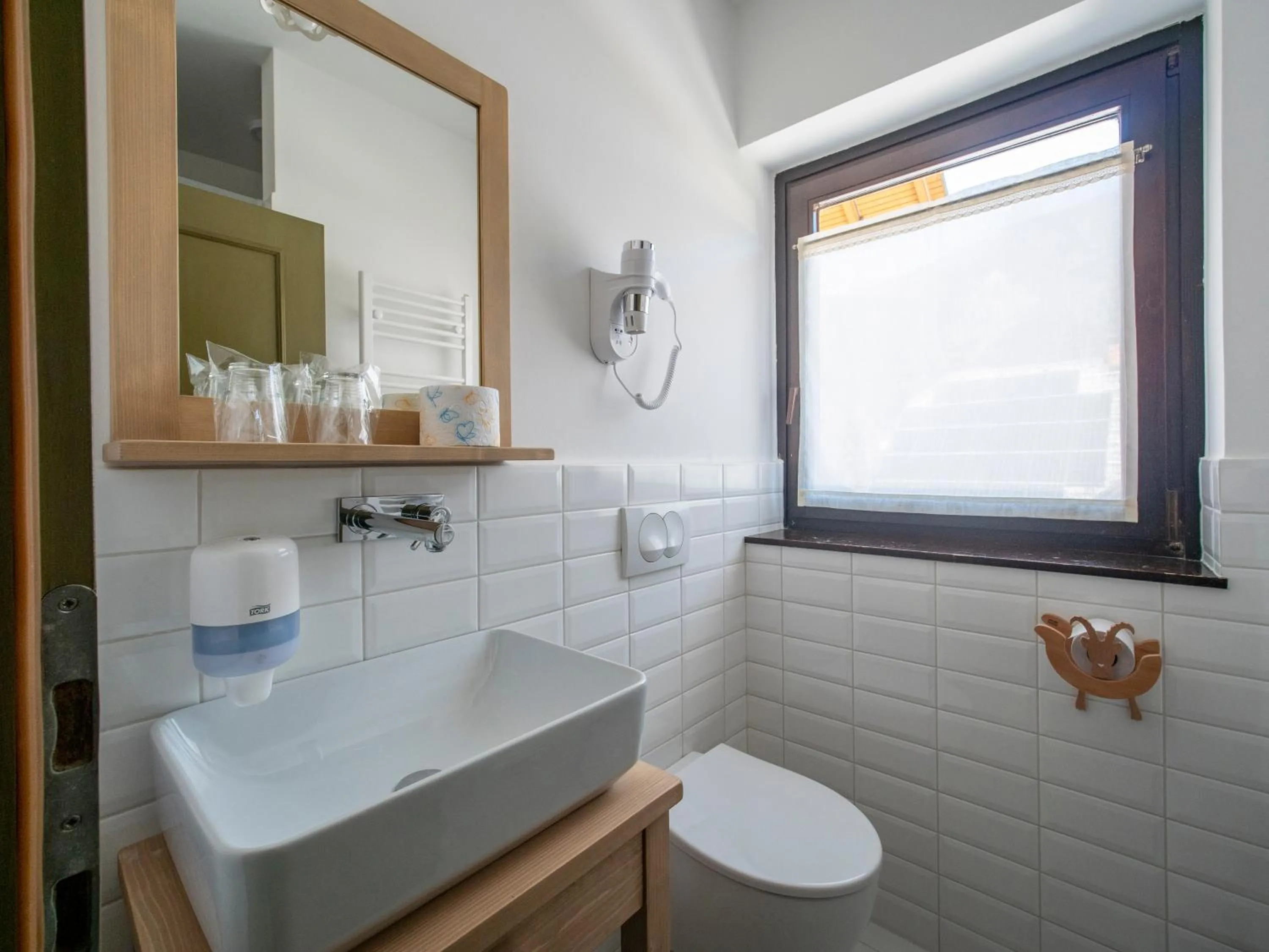 Toilet in Berghi Hotel and Apartments