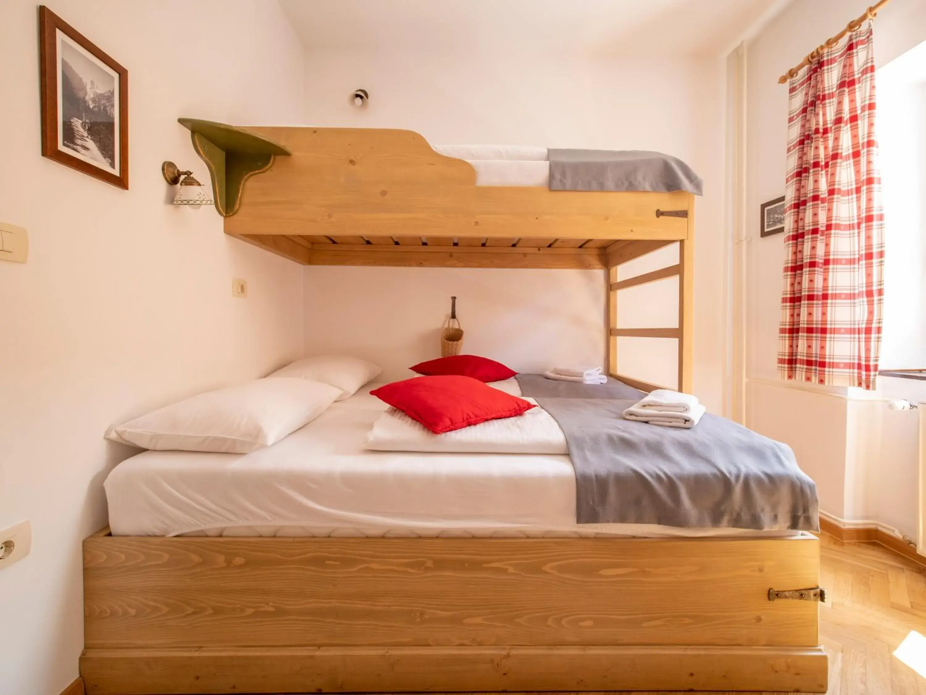 Double Room in Berghi Hotel and Apartments Double Room in Berghi Hotel and Apartments