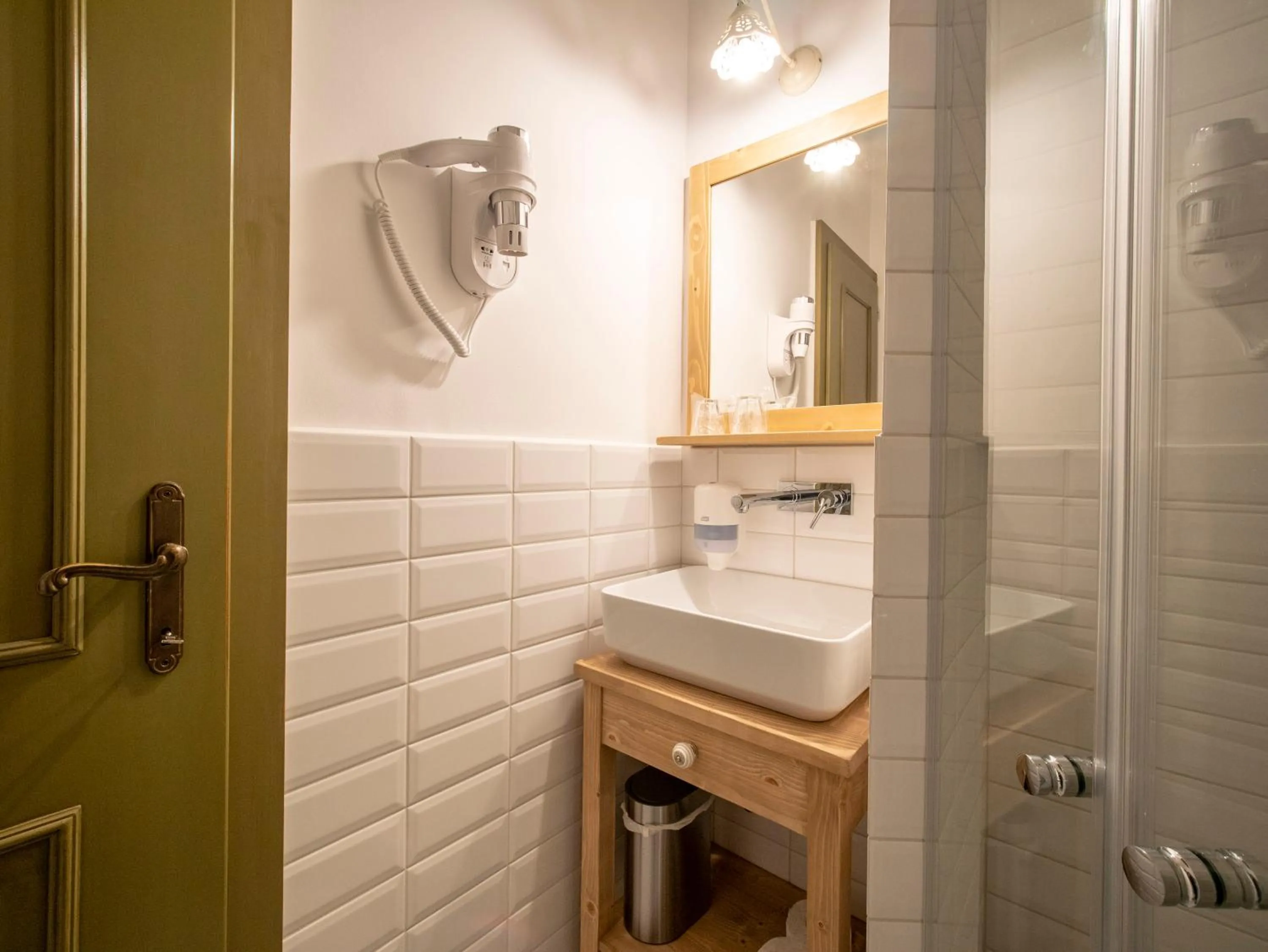 Toilet in Berghi Hotel and Apartments