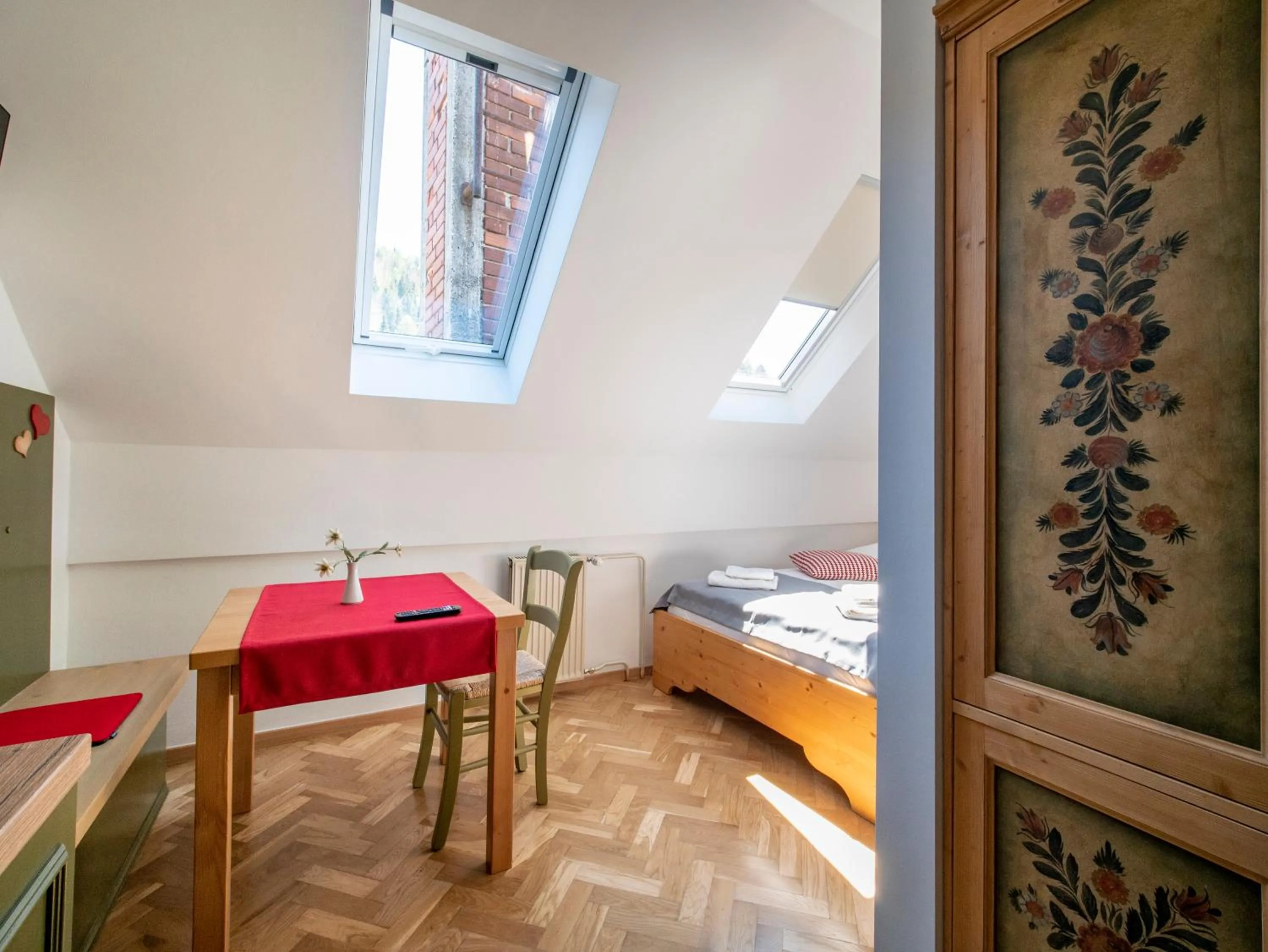 Dining area, Bed in Berghi Hotel and Apartments