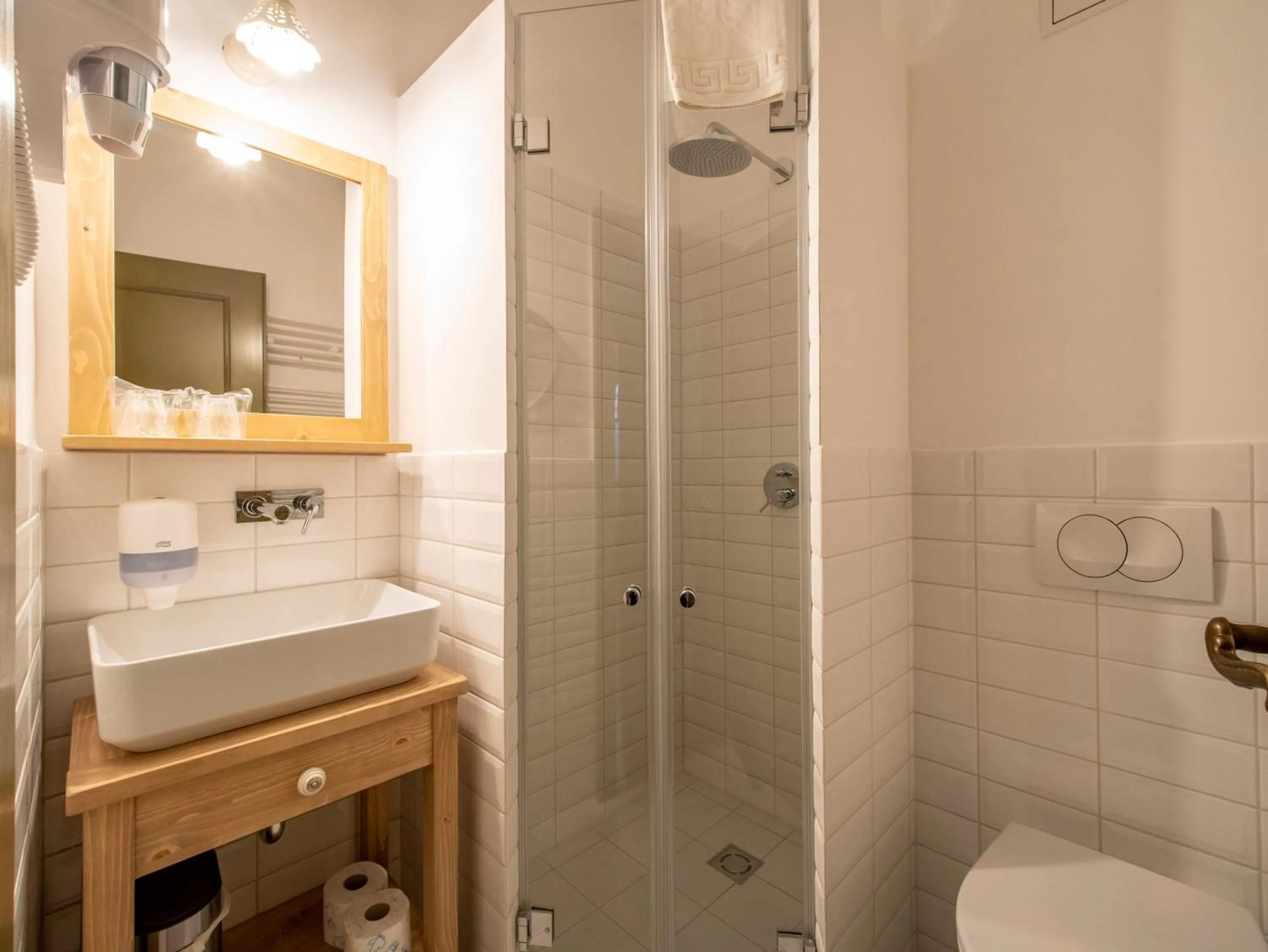 Toilet in Berghi Hotel and Apartments