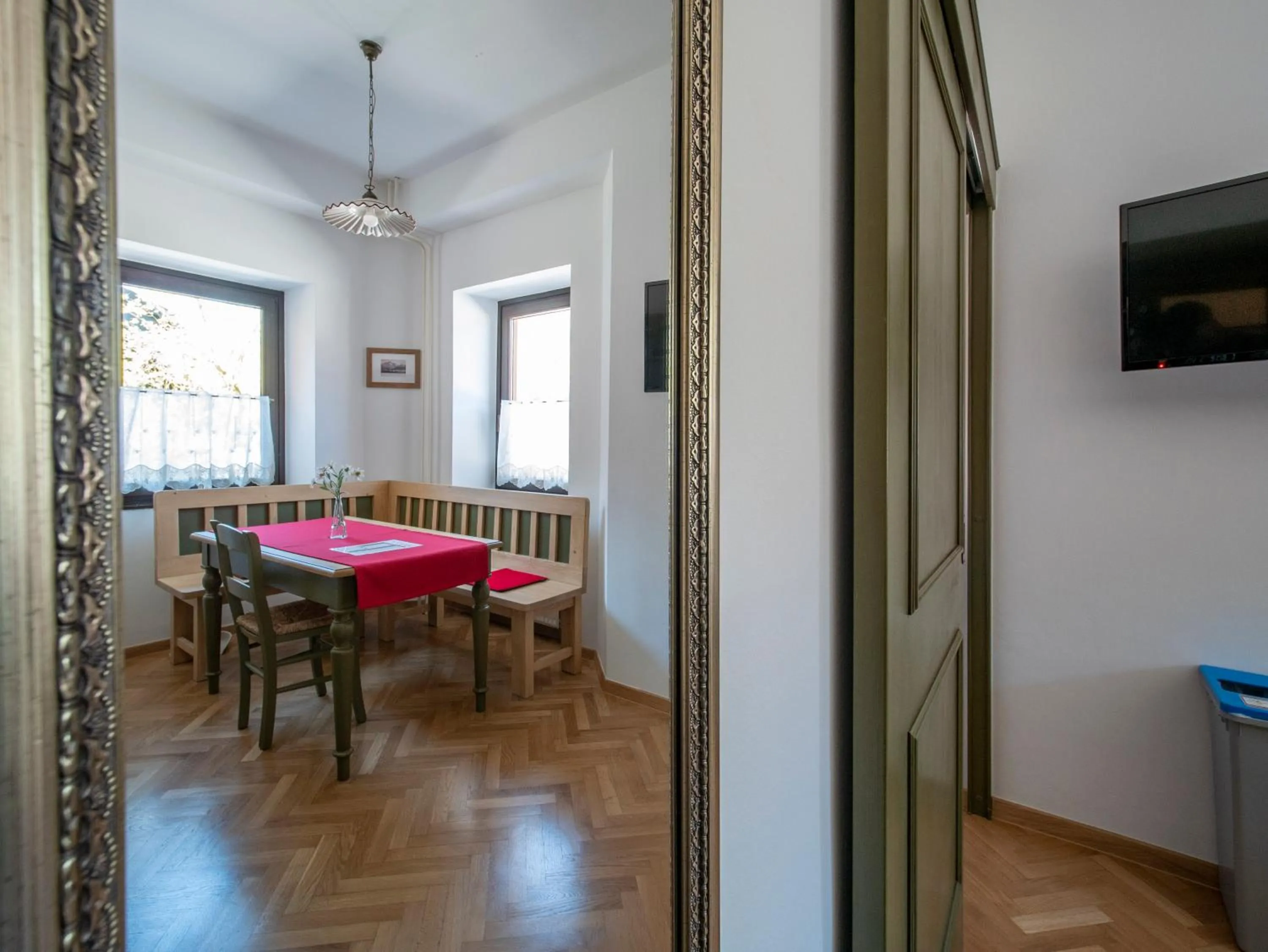 Dining area in Berghi Hotel and Apartments