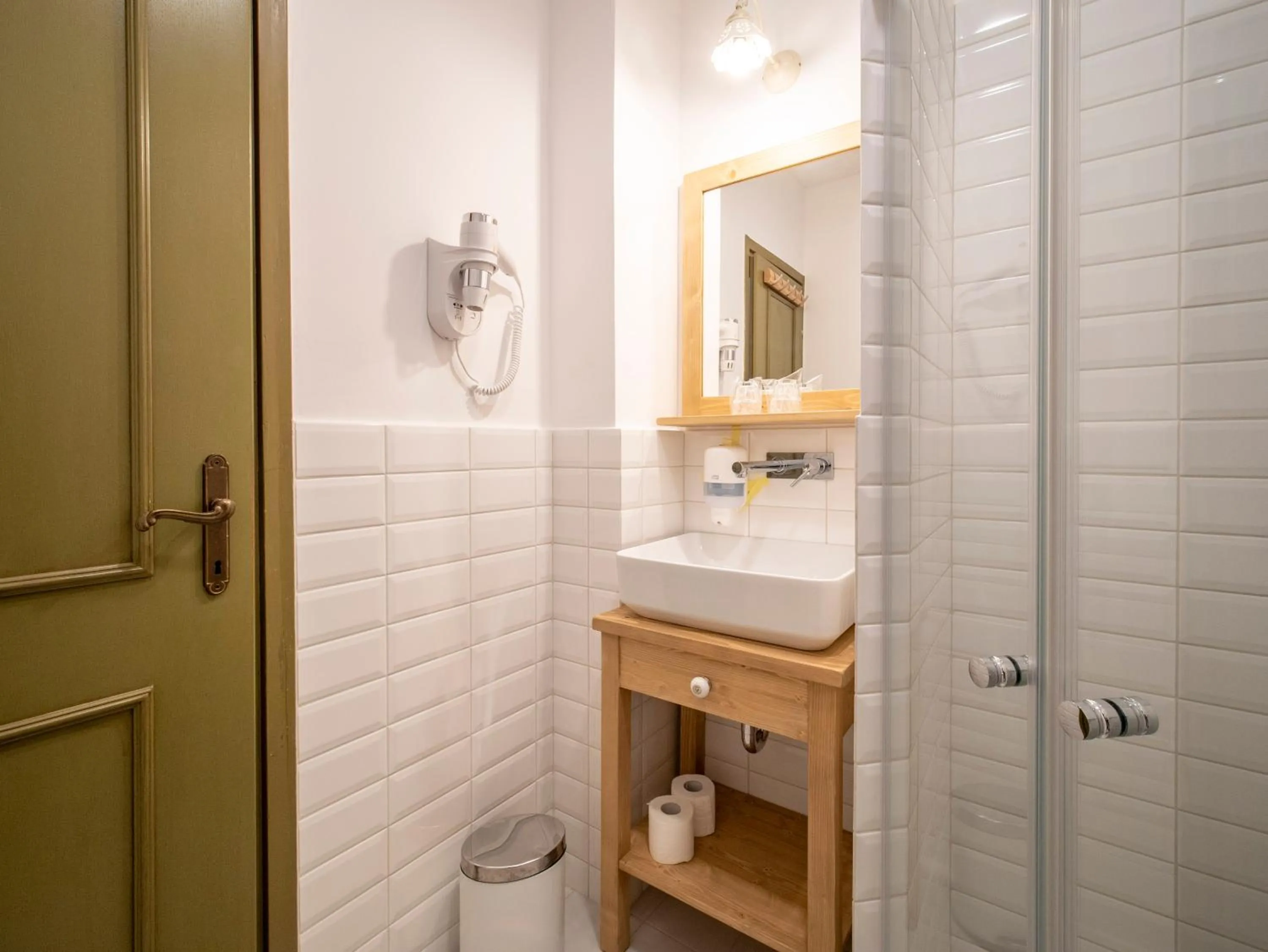 Toilet in Berghi Hotel and Apartments