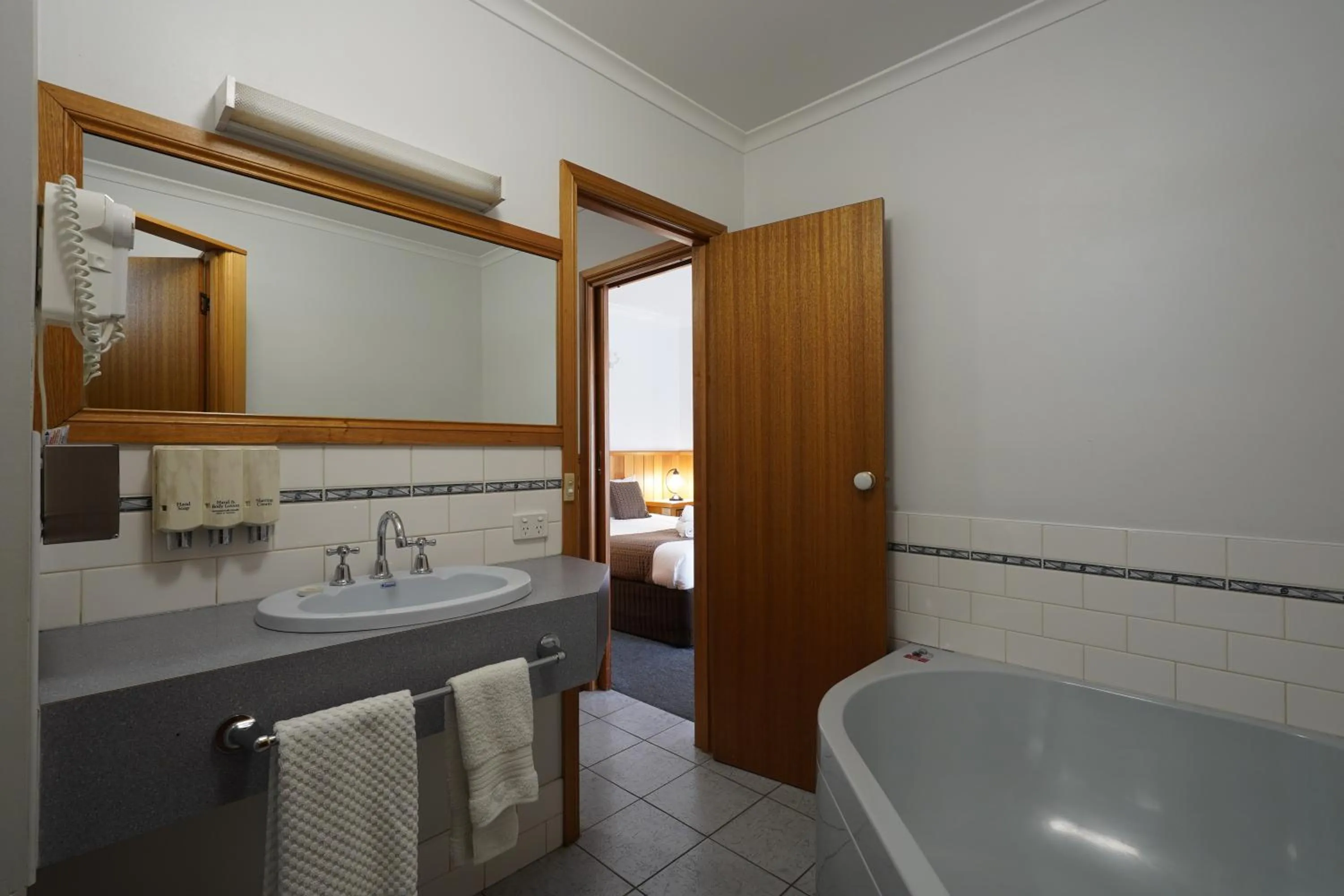 Bathroom in Best Westlander Motor Inn