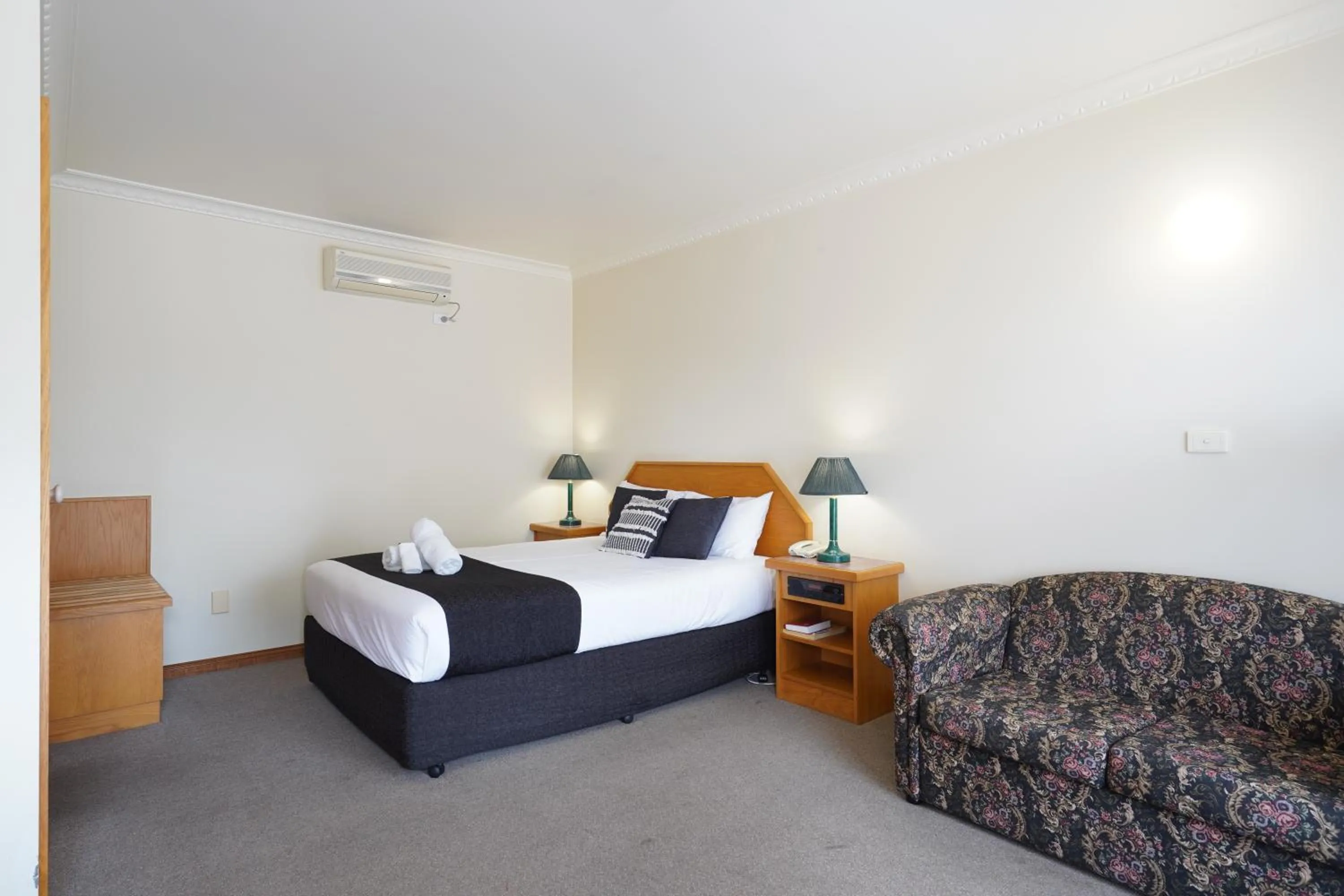 Bed in Best Westlander Motor Inn