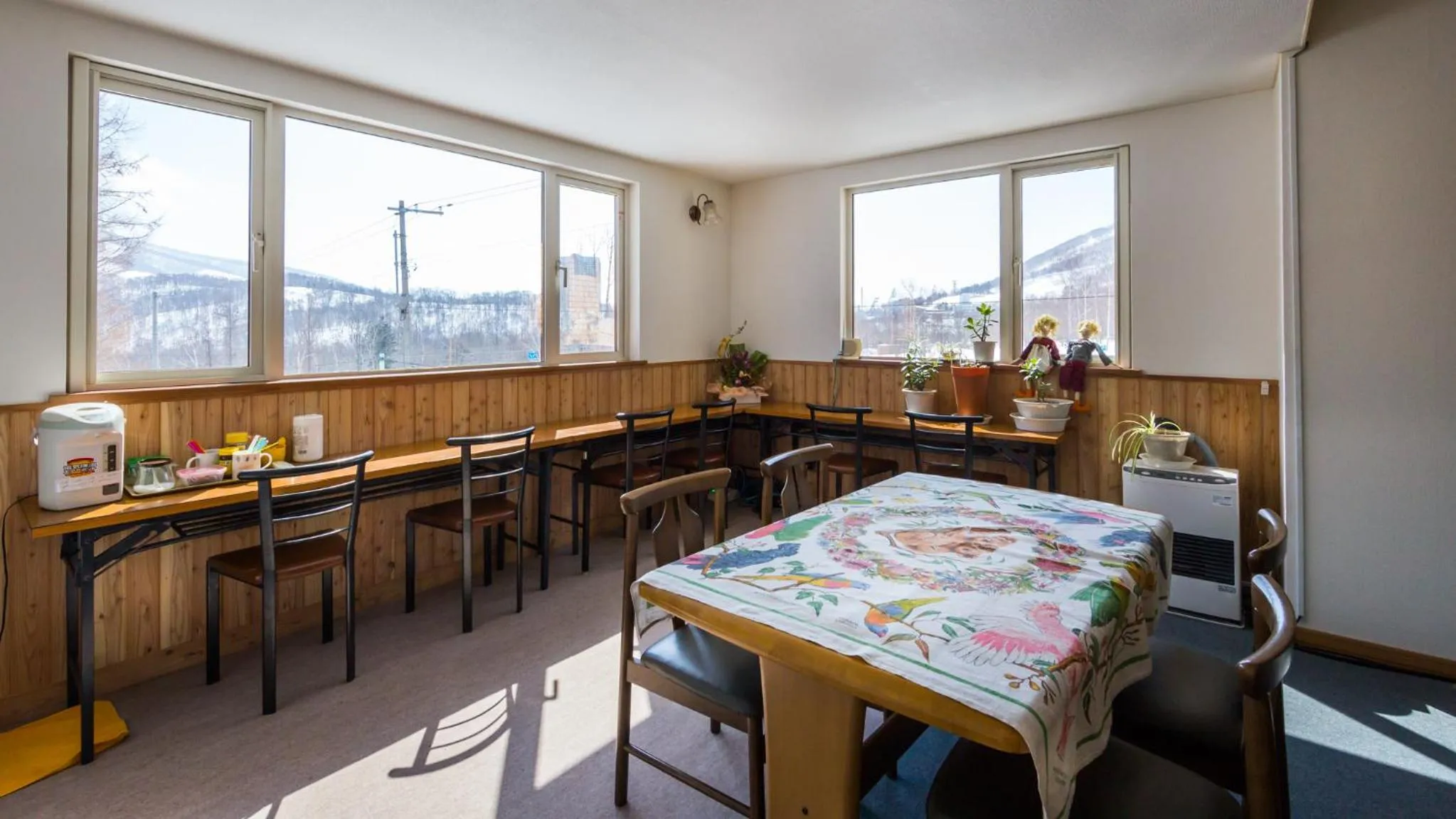 Communal lounge/ TV room in Lodge Romulus