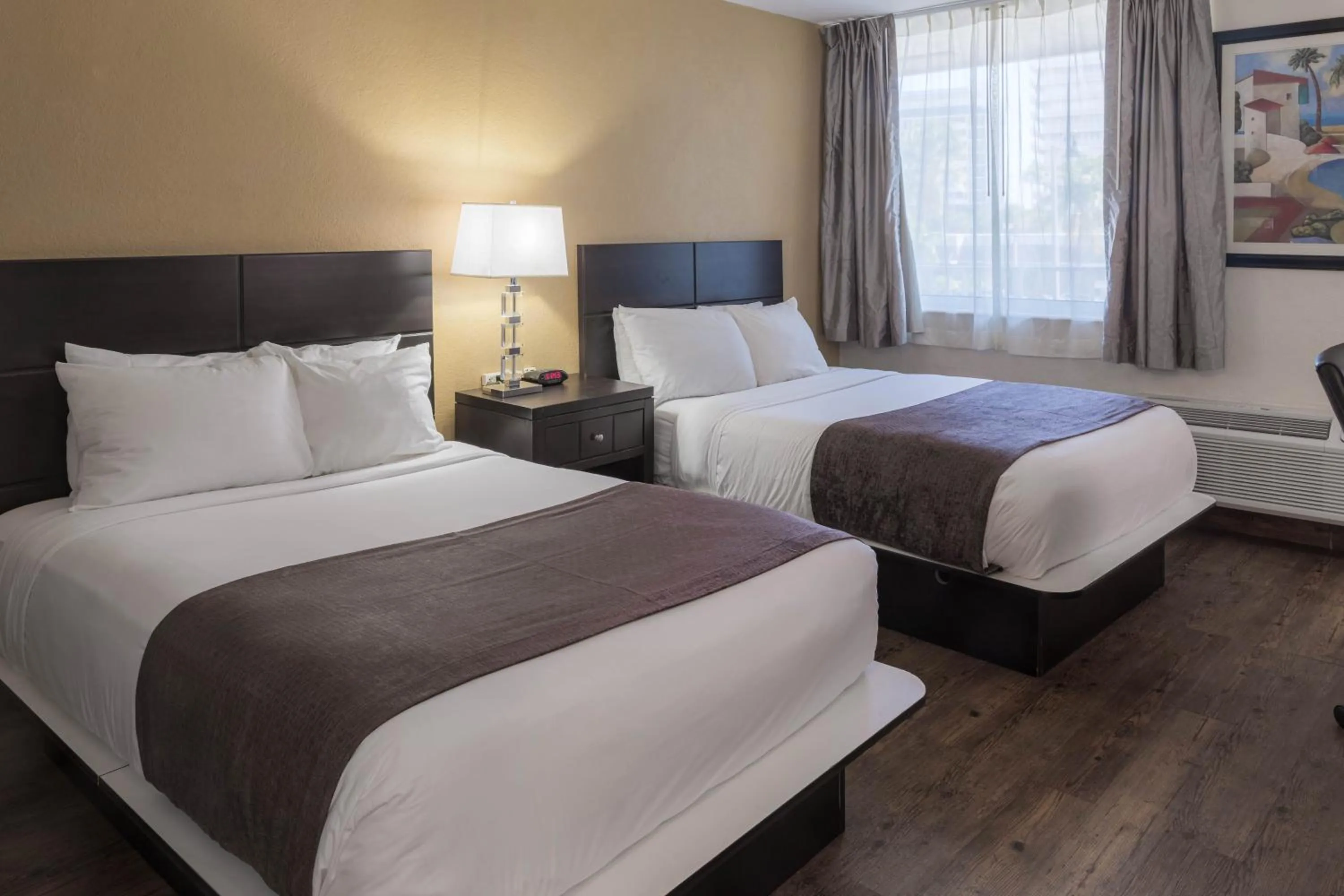 Bedroom, Bed in Ocean Reef Hotel