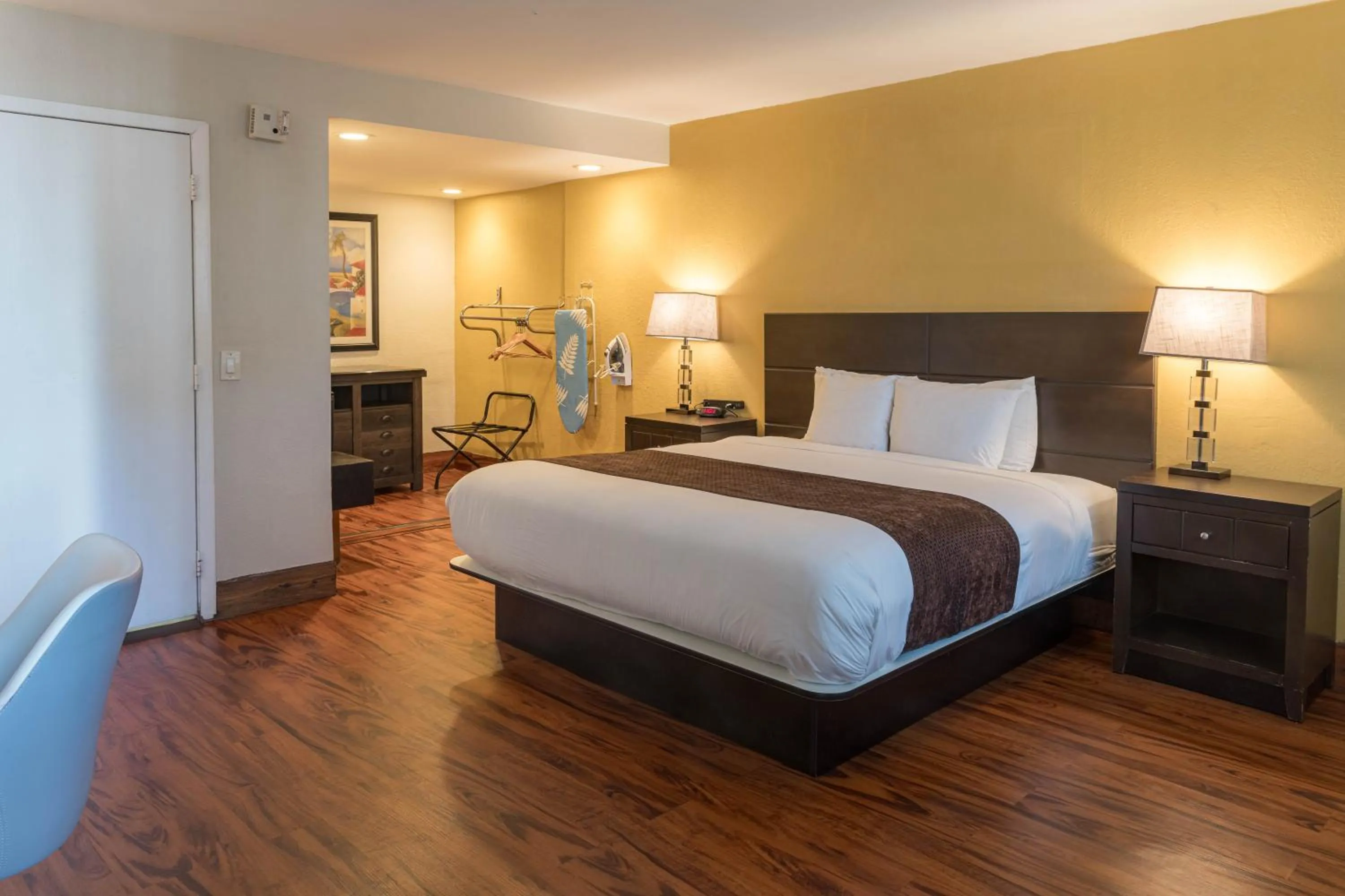 Photo of the whole room, Bed in Ocean Reef Hotel