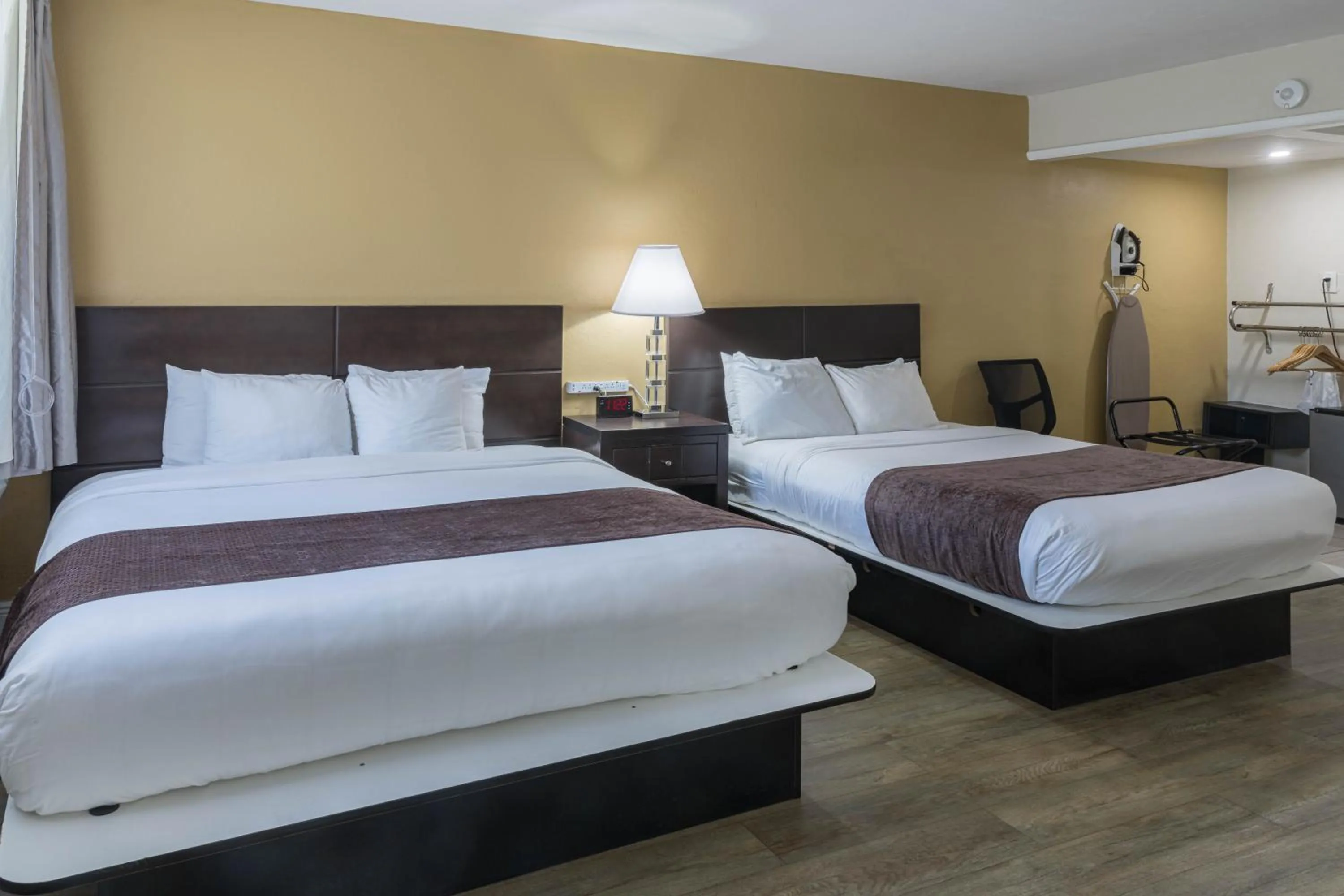 Bedroom, Bed in Ocean Reef Hotel