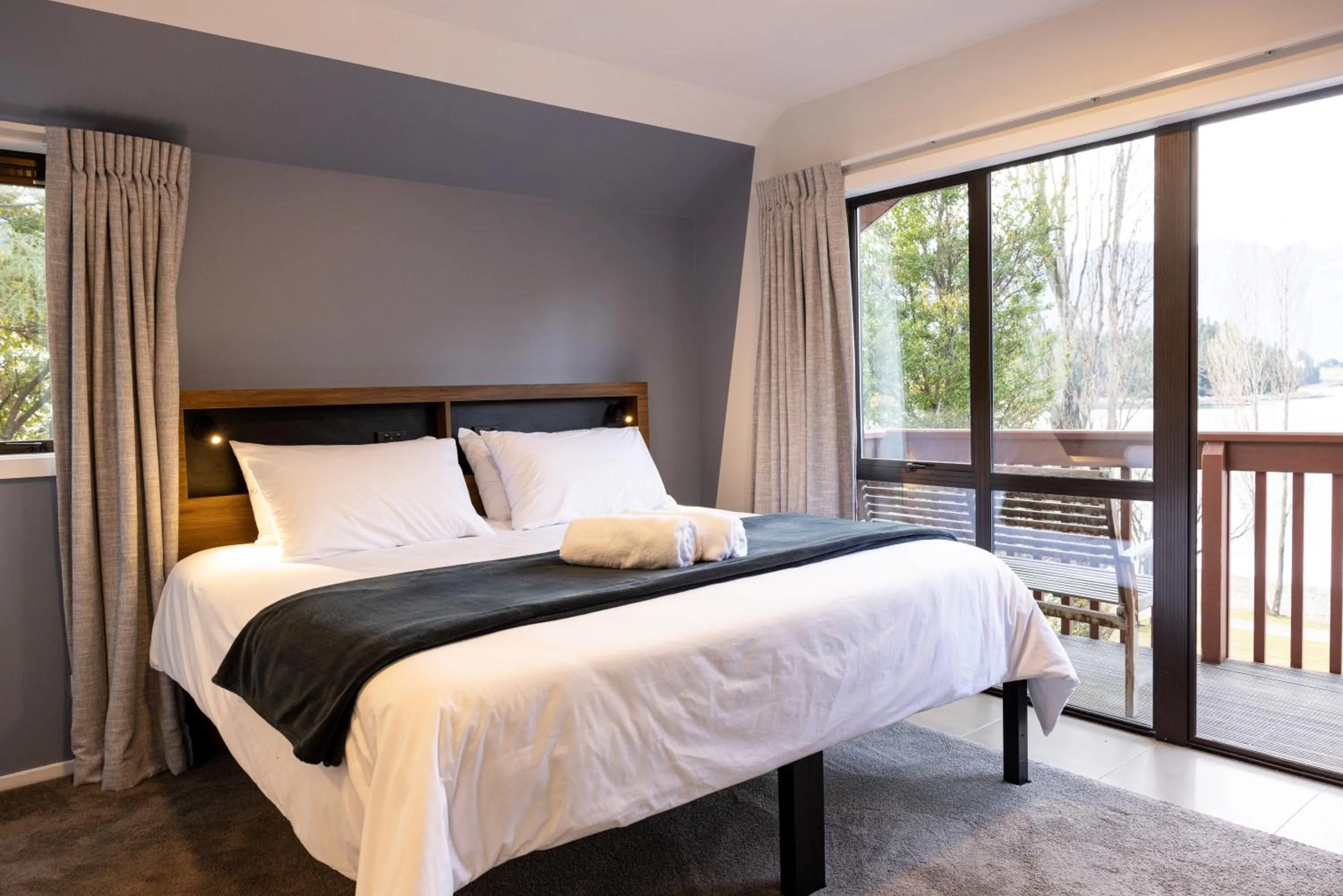 Bed in Haka House Queenstown Lakefront