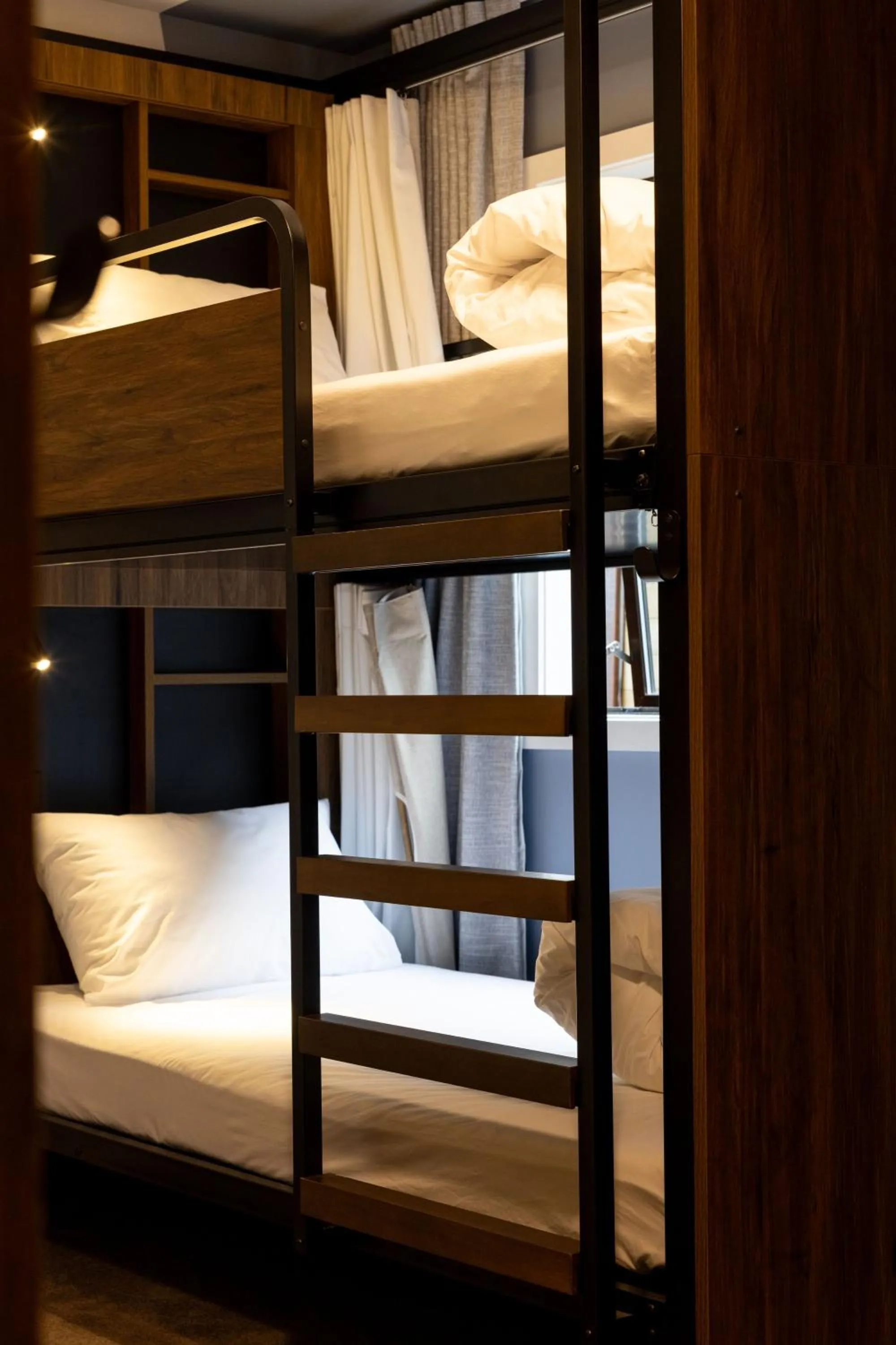 Bed in Haka House Queenstown Lakefront