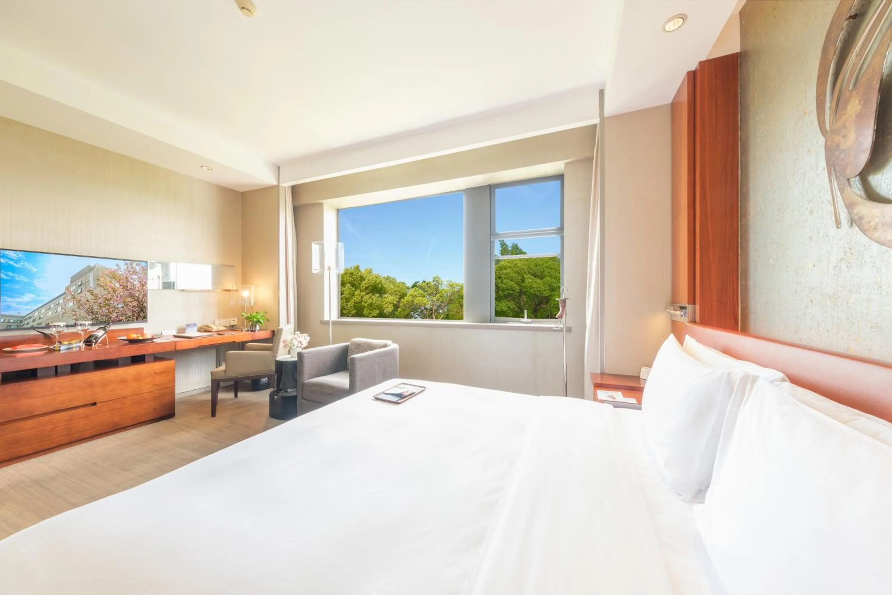 Photo of the whole room, Bed in Shanghai Zhangjiang Parkyard Hotel