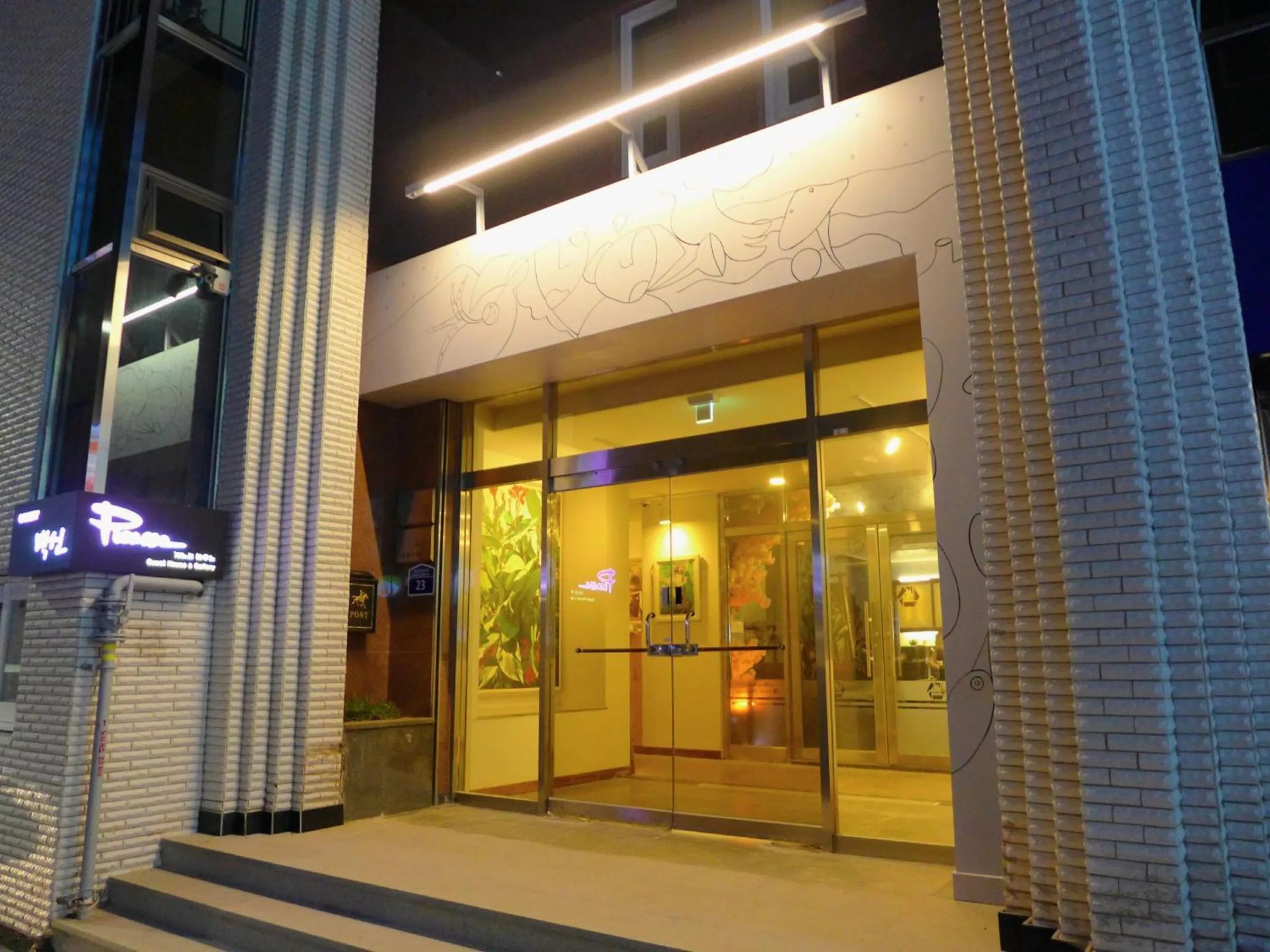 Gallery Family Hotel