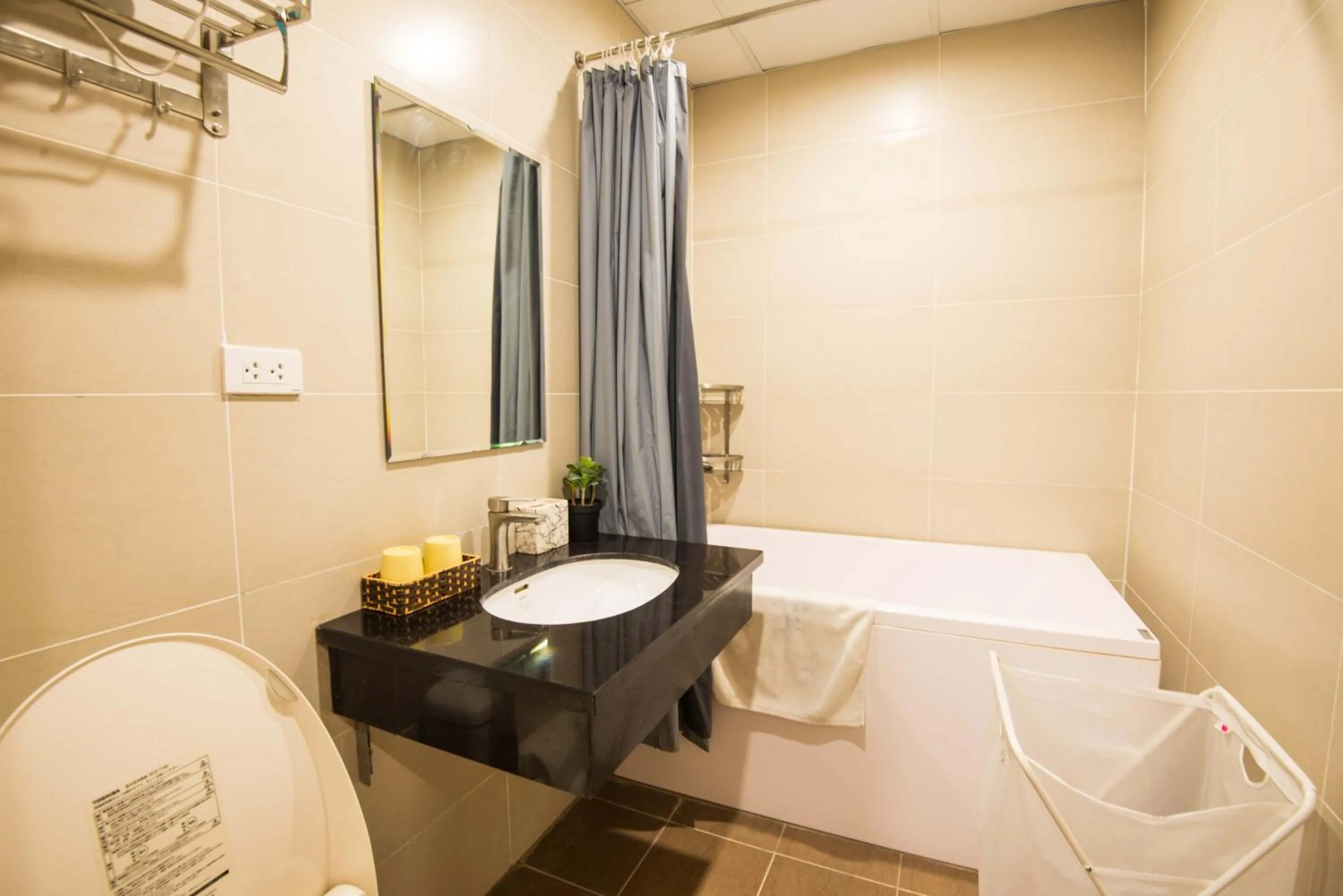 Hot Tub, Bed in 22Housing luxury Hotel & Residence 39 Linh Lang