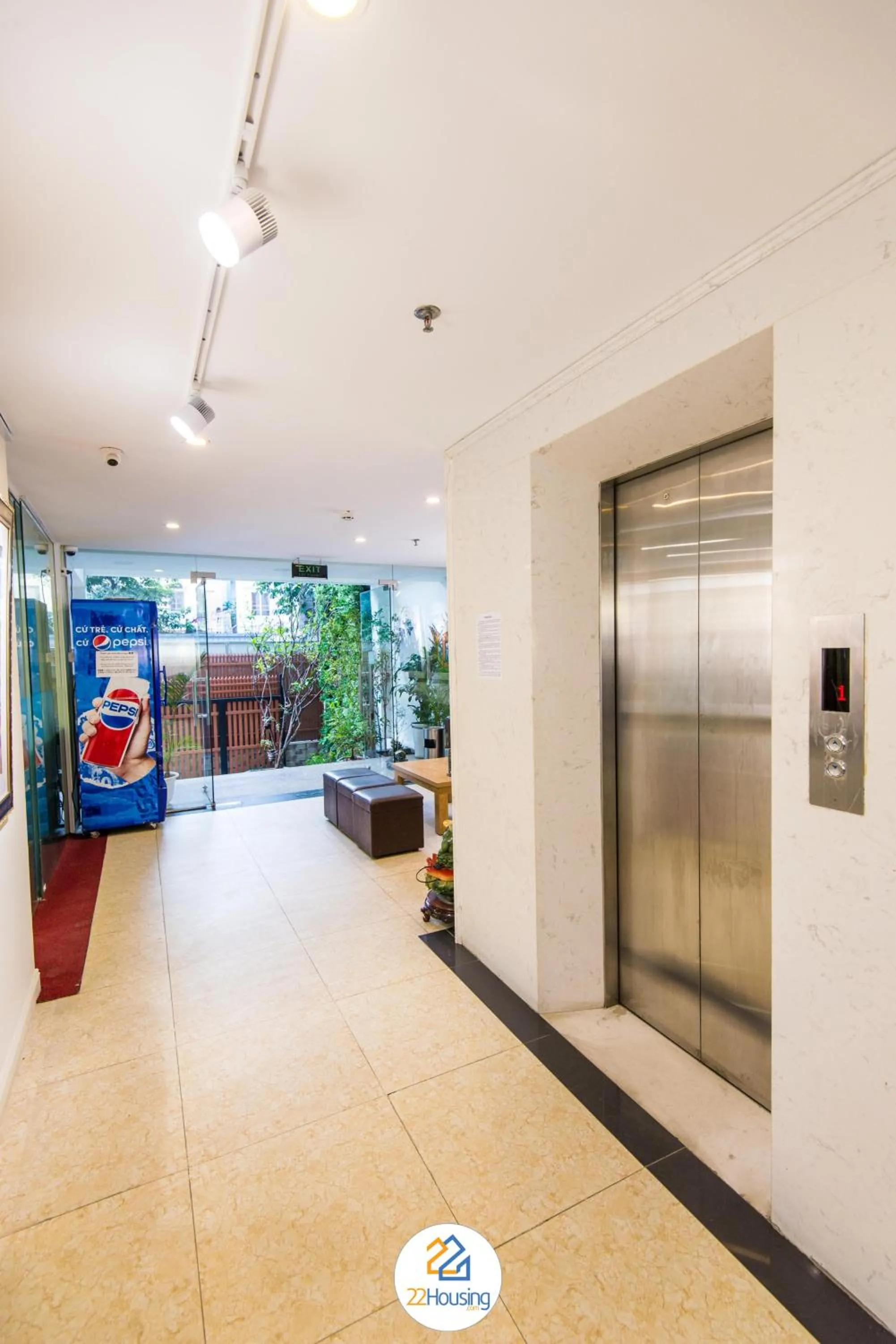 Communal lounge/ TV room in 22Housing luxury Hotel & Residence 39 Linh Lang