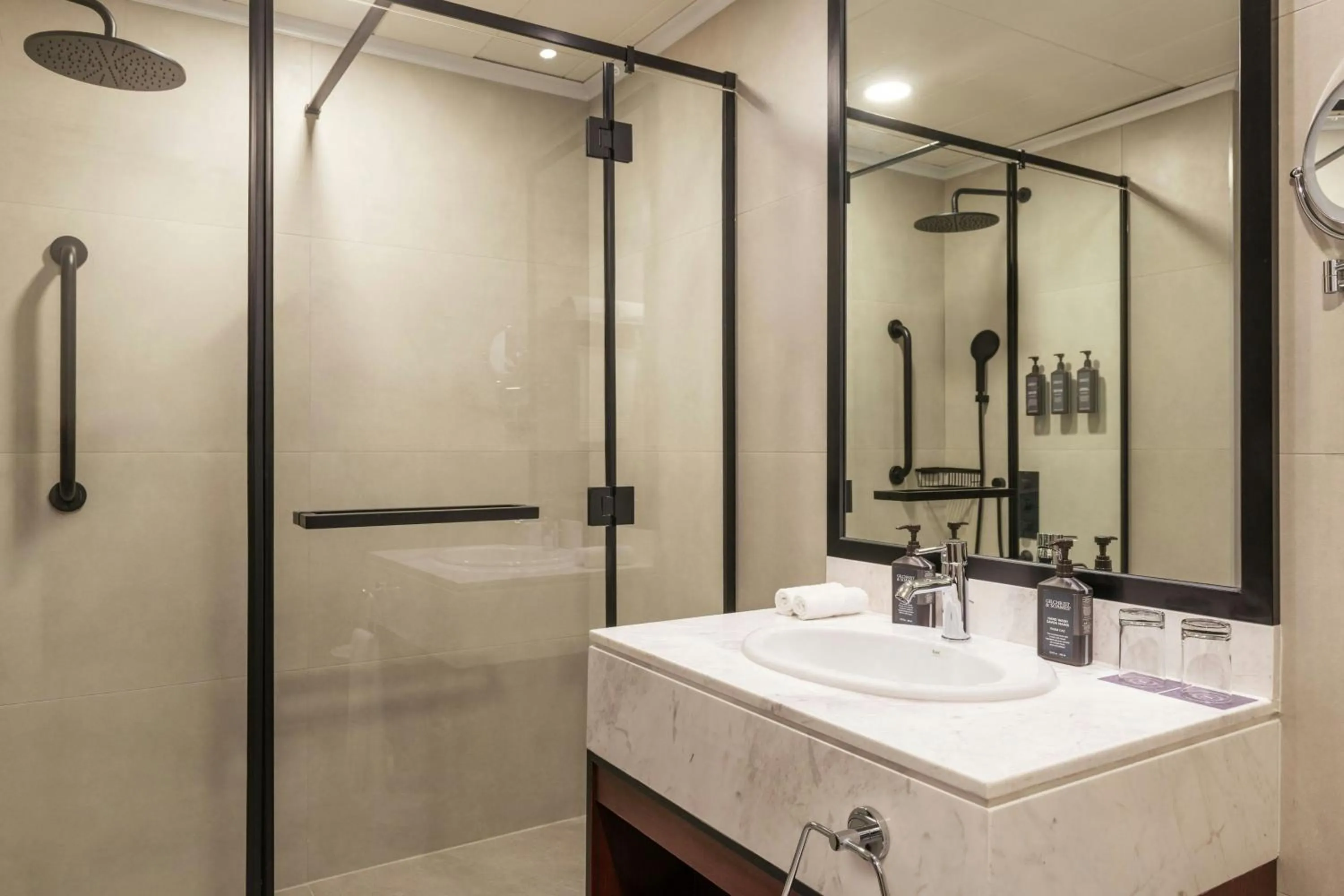 Bathroom in Sheraton The Walk, Dubai