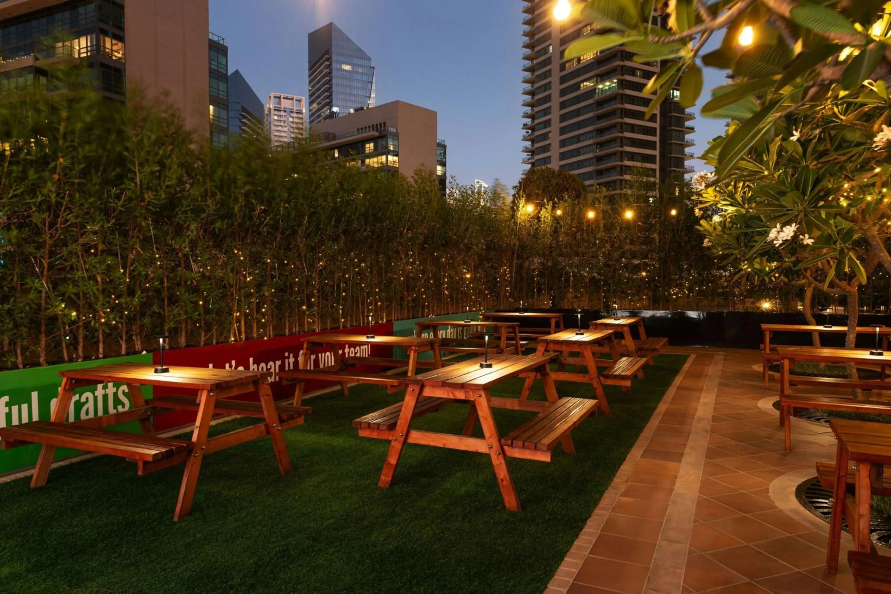 Restaurant/places to eat in Sheraton The Walk, Dubai