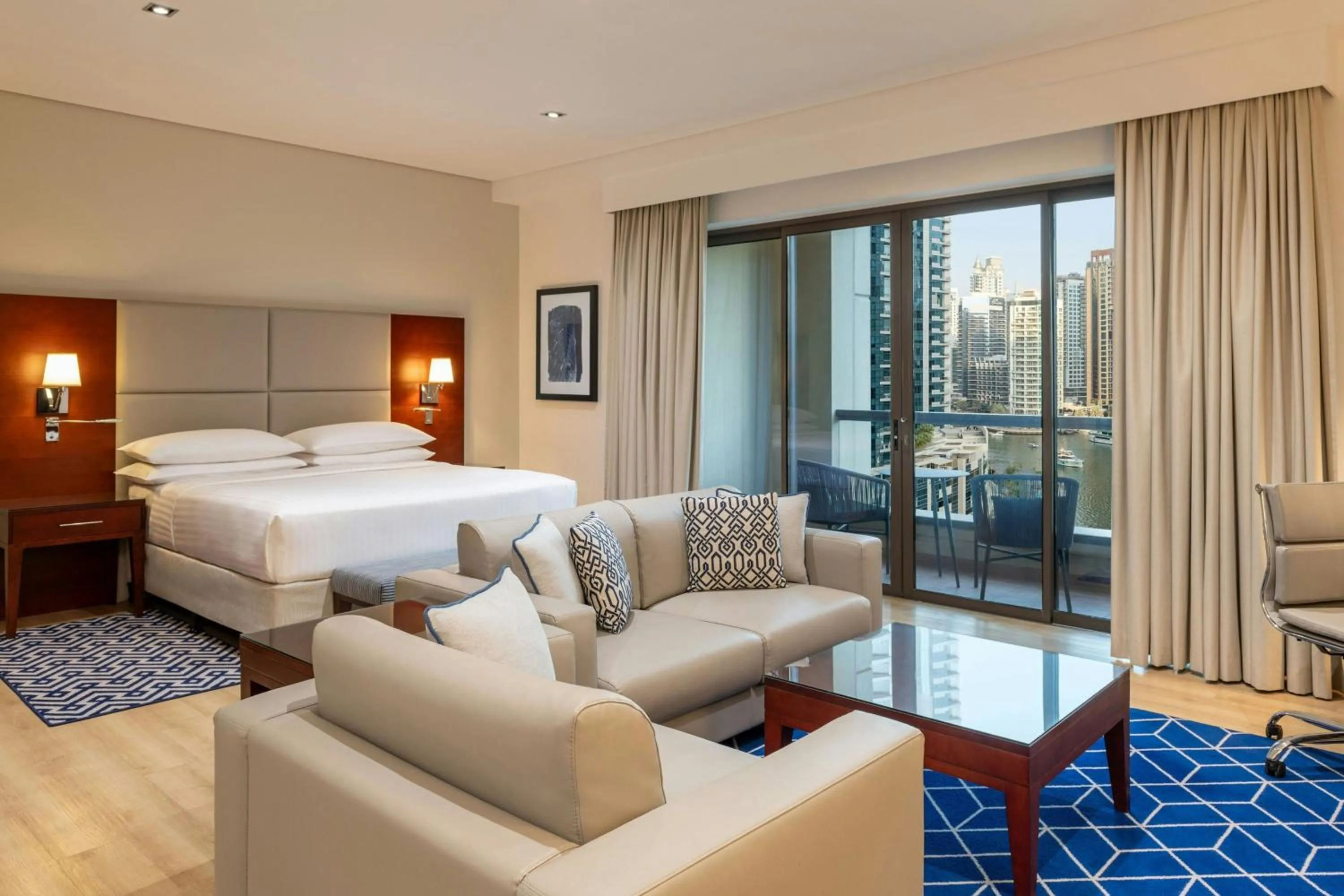 Photo of the whole room, Bed in Sheraton The Walk, Dubai