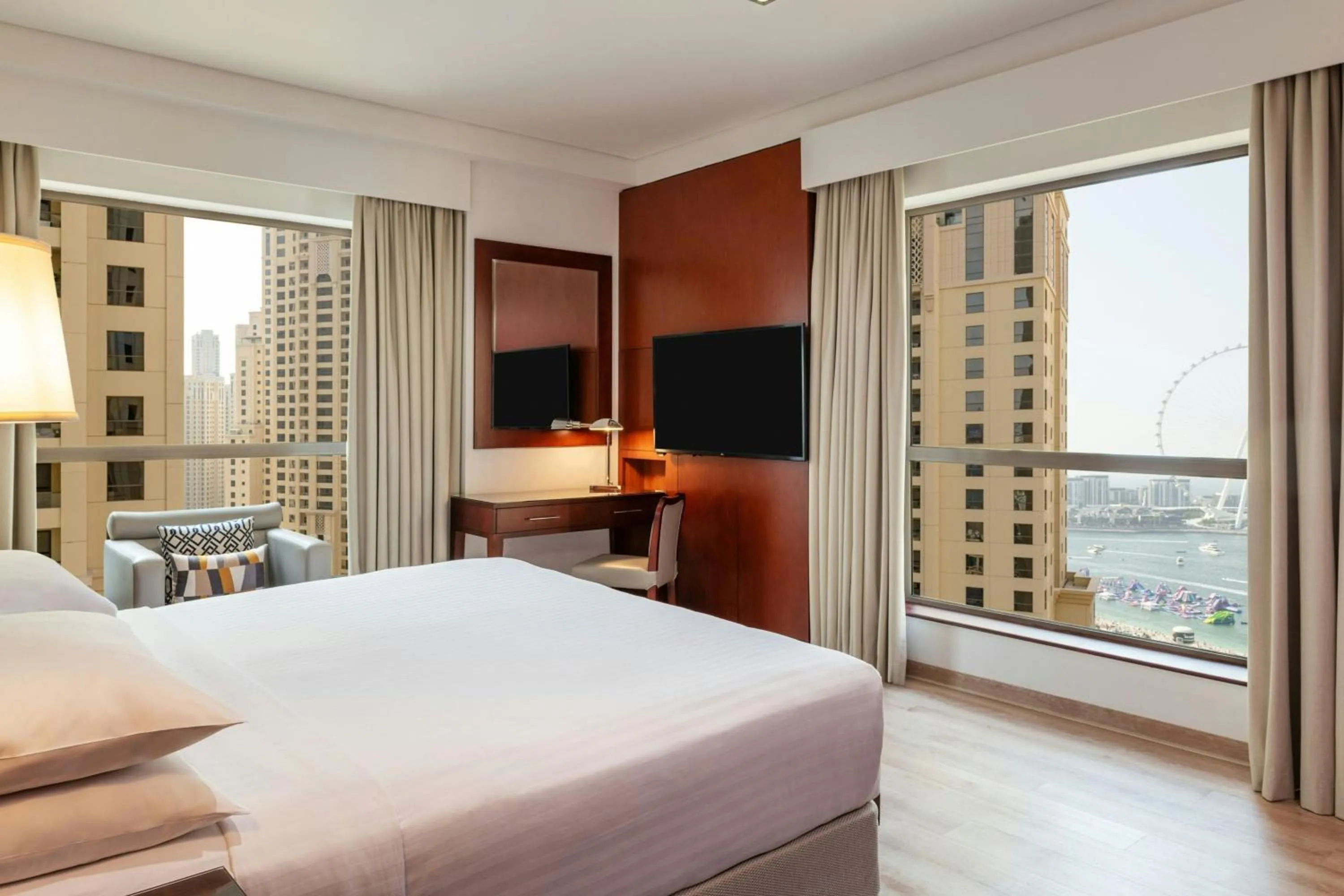 Bedroom, Bed in Sheraton The Walk, Dubai