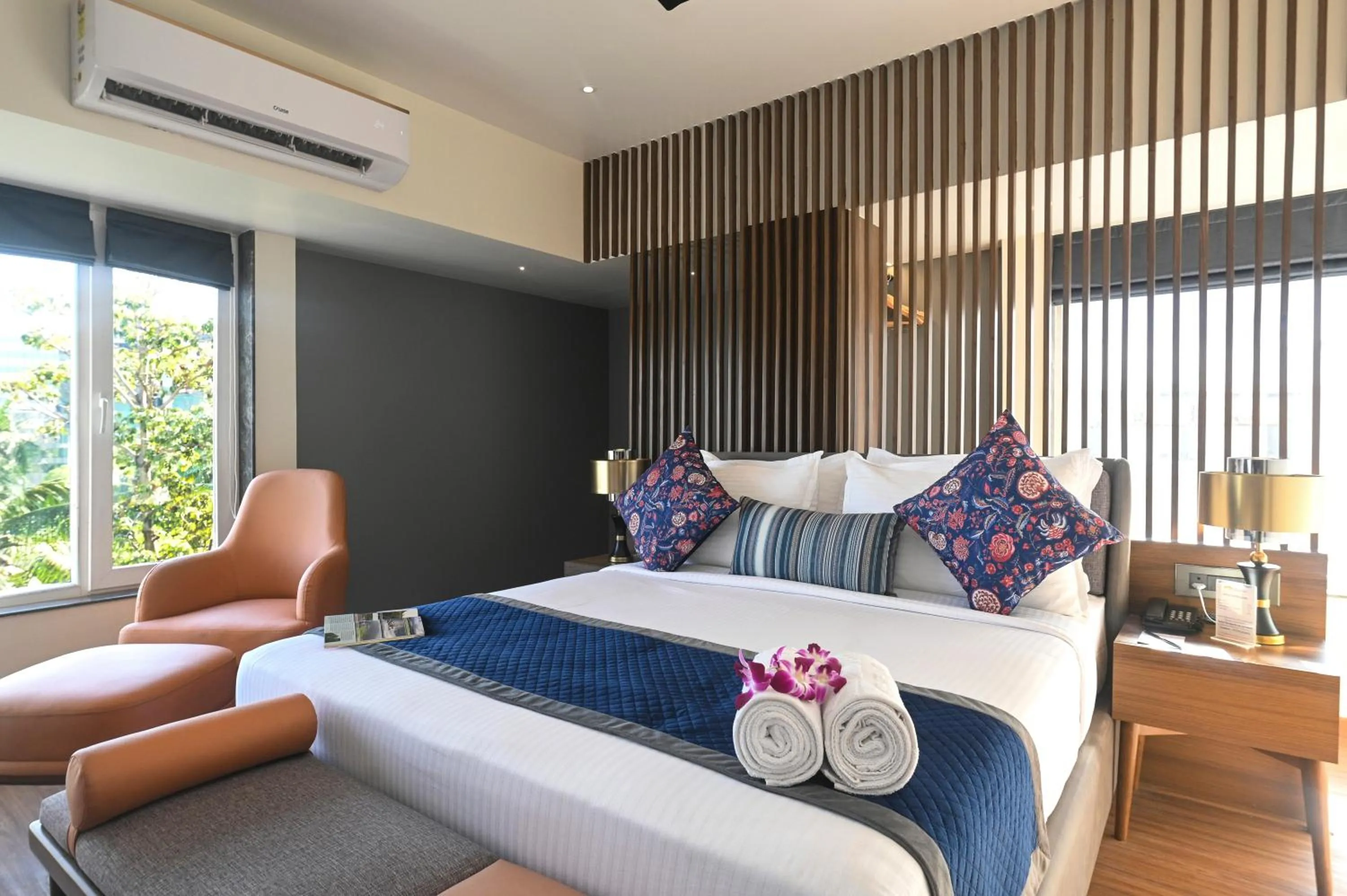 Bed in Hotel Le Grande - Mumbai International Airport