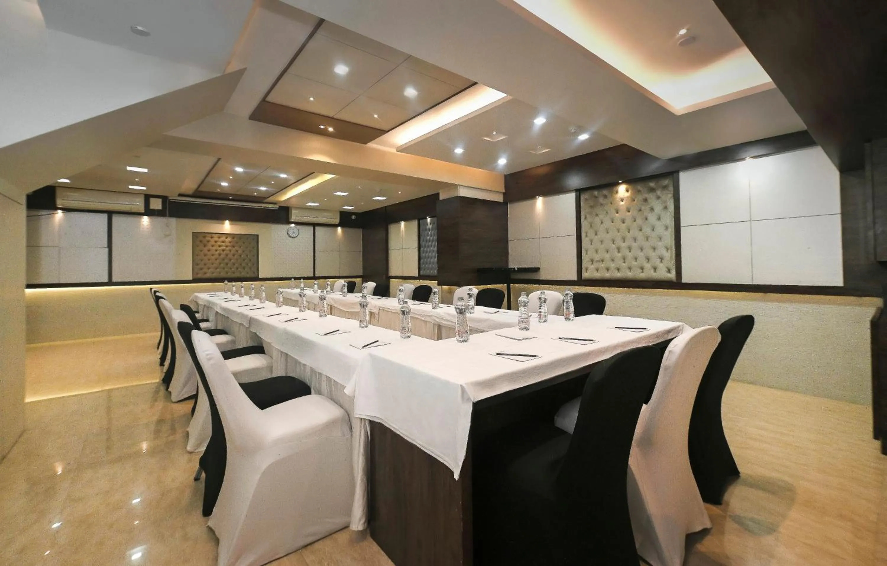 Banquet/Function facilities in Hotel Le Grande - Mumbai International Airport