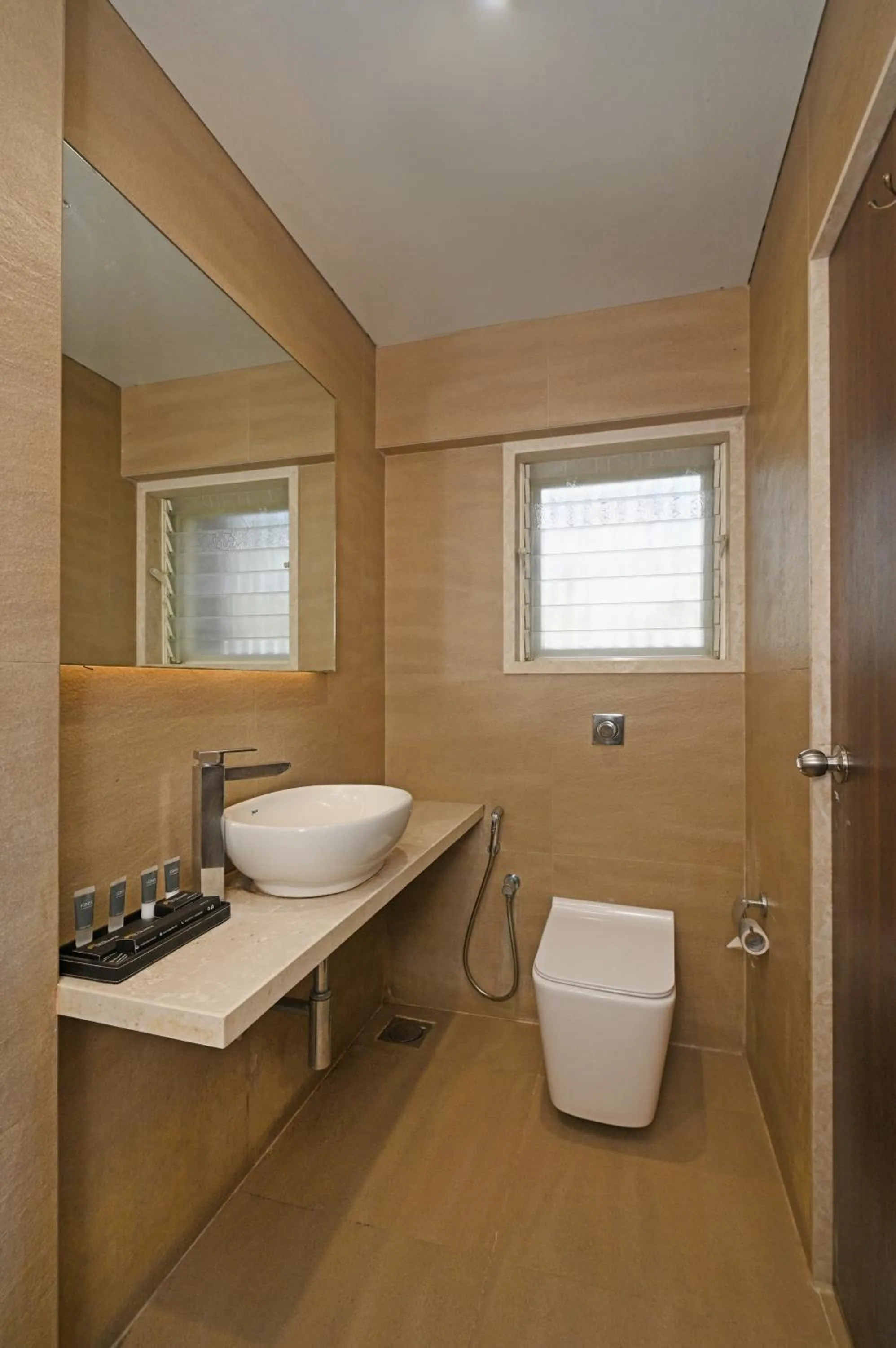 Bathroom in Hotel Le Grande - Mumbai International Airport