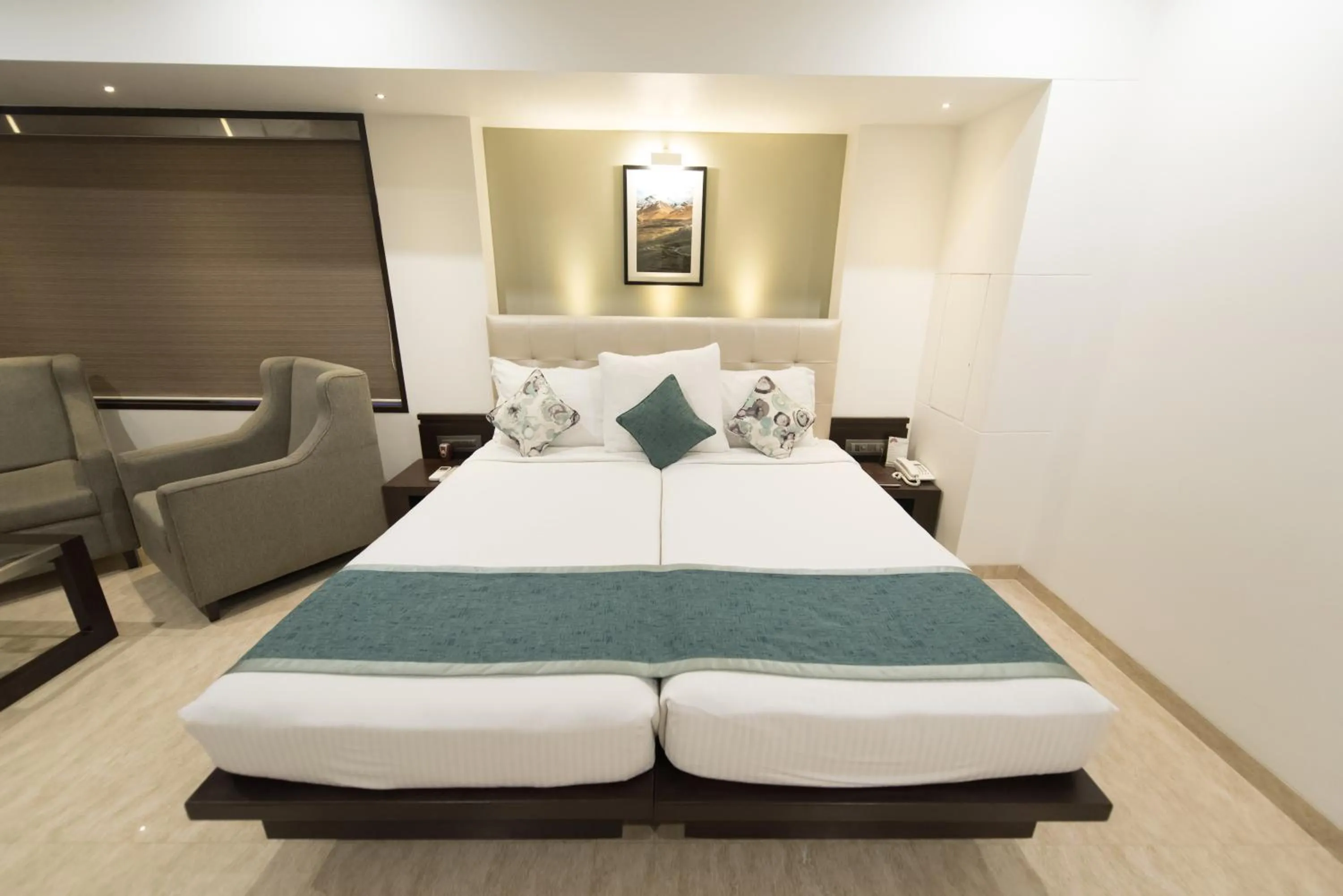 Bedroom, Bed in Hotel Le Grande - Mumbai International Airport
