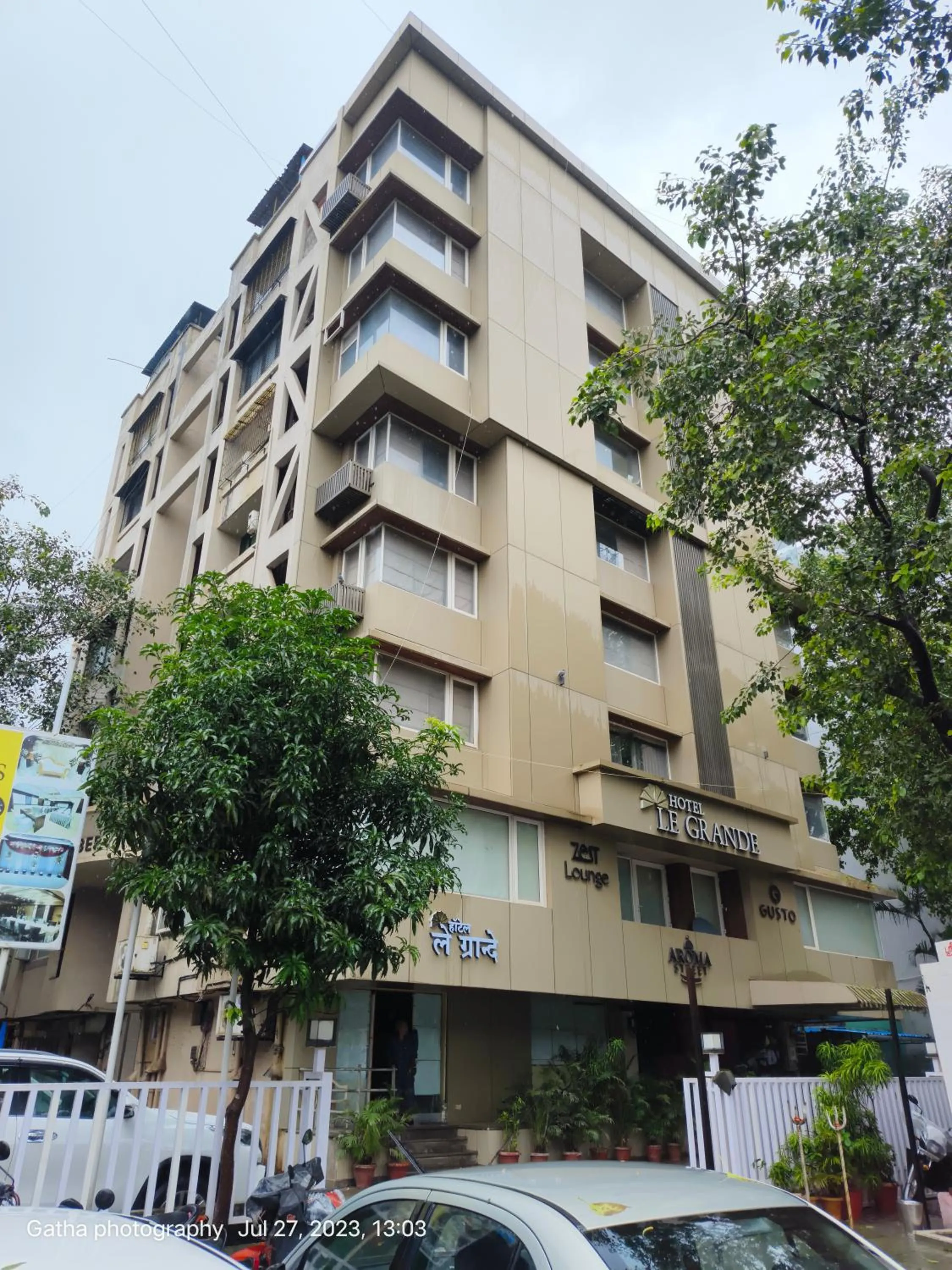 Property building in Hotel Le Grande - Mumbai International Airport