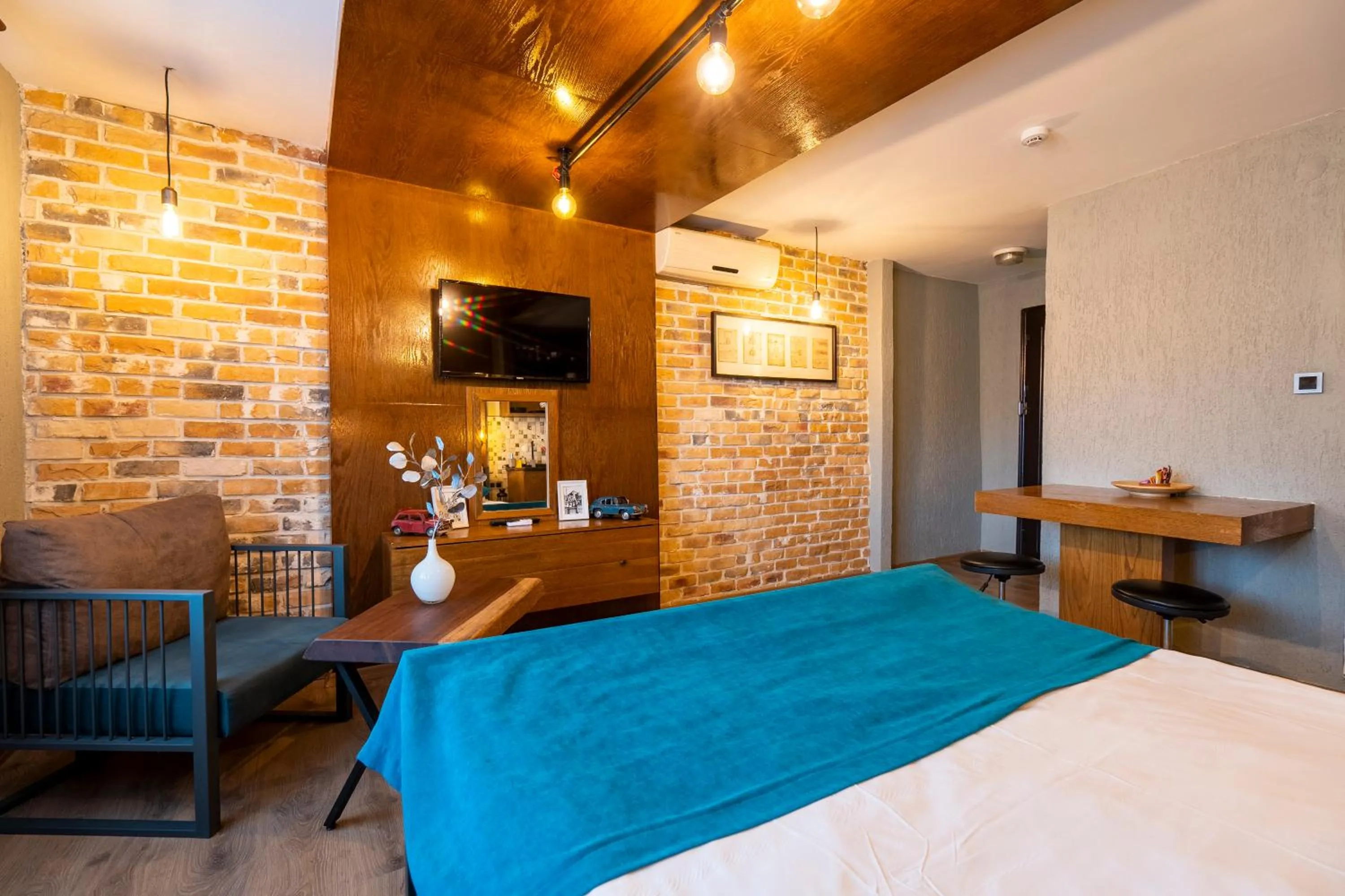 TV and multimedia, Bed in Cube Suites