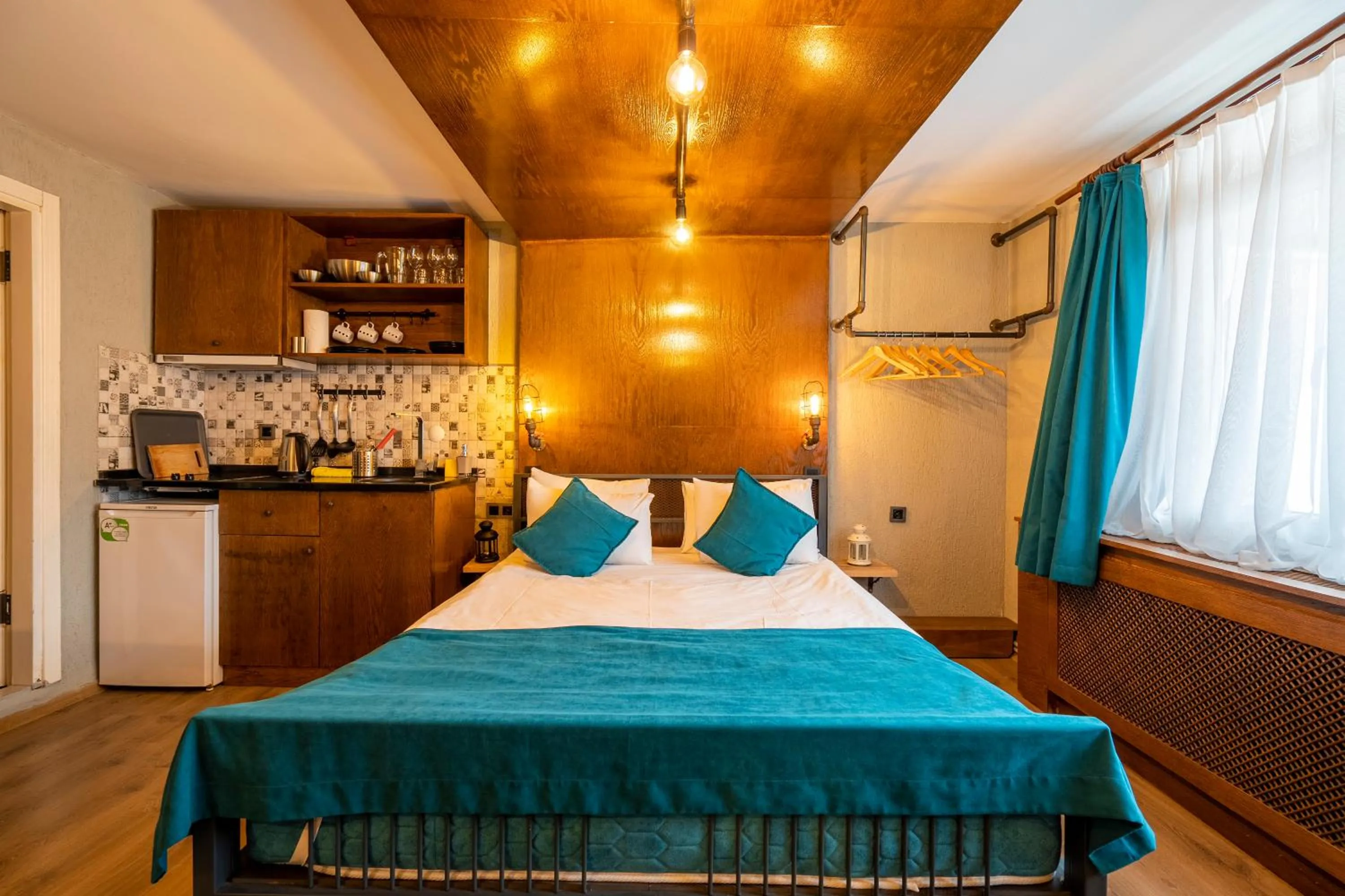 Kitchen or kitchenette, Bed in Cube Suites