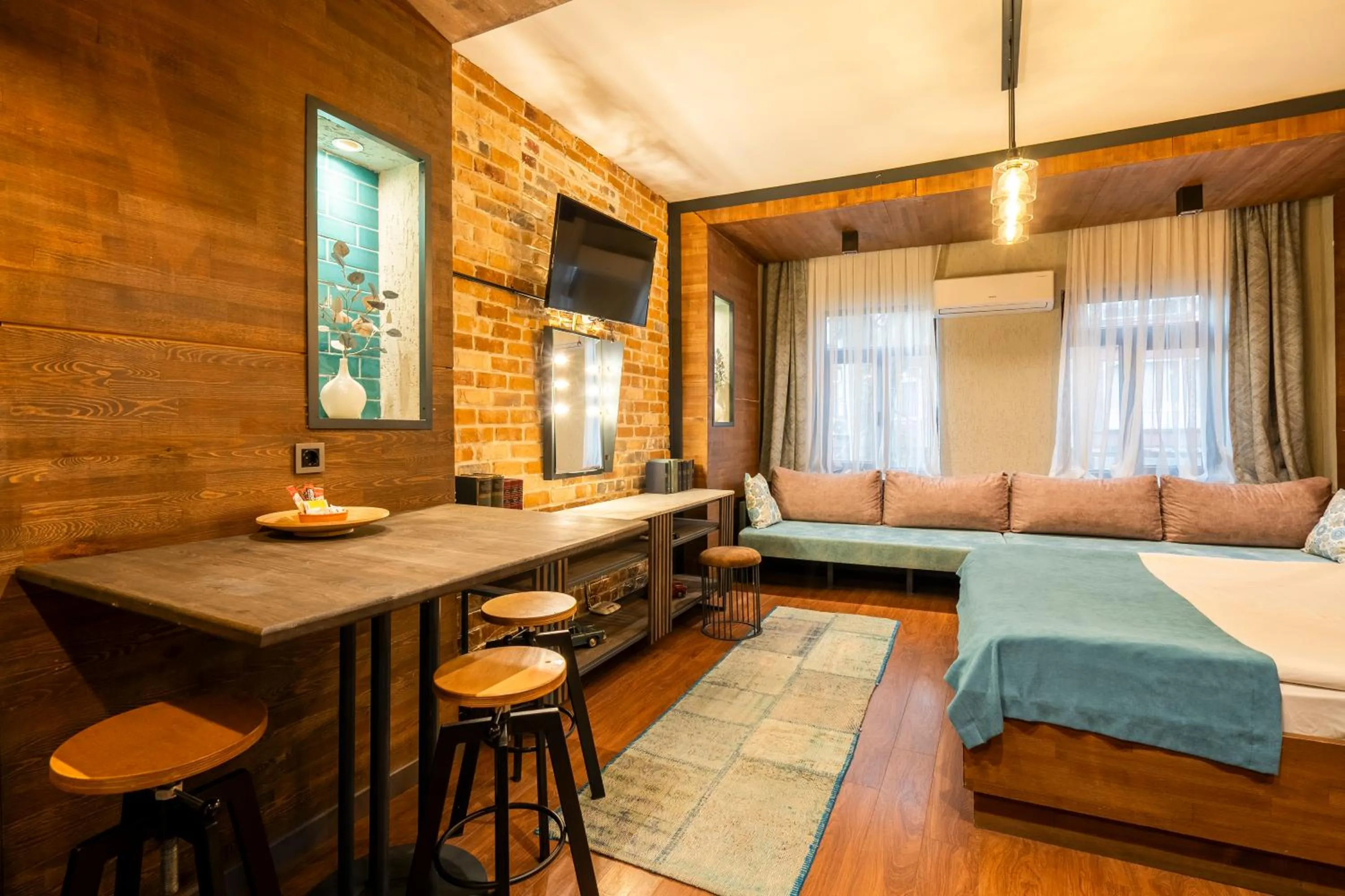 Photo of the whole room, Bed in Cube Suites